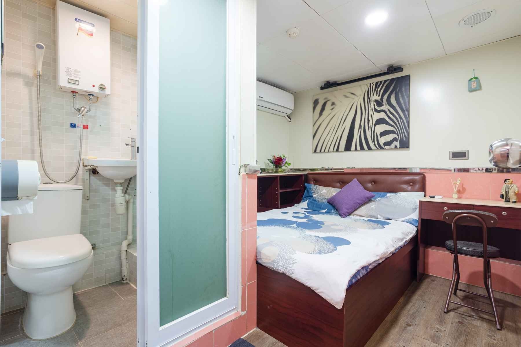 [1] Double Room in Kowloon