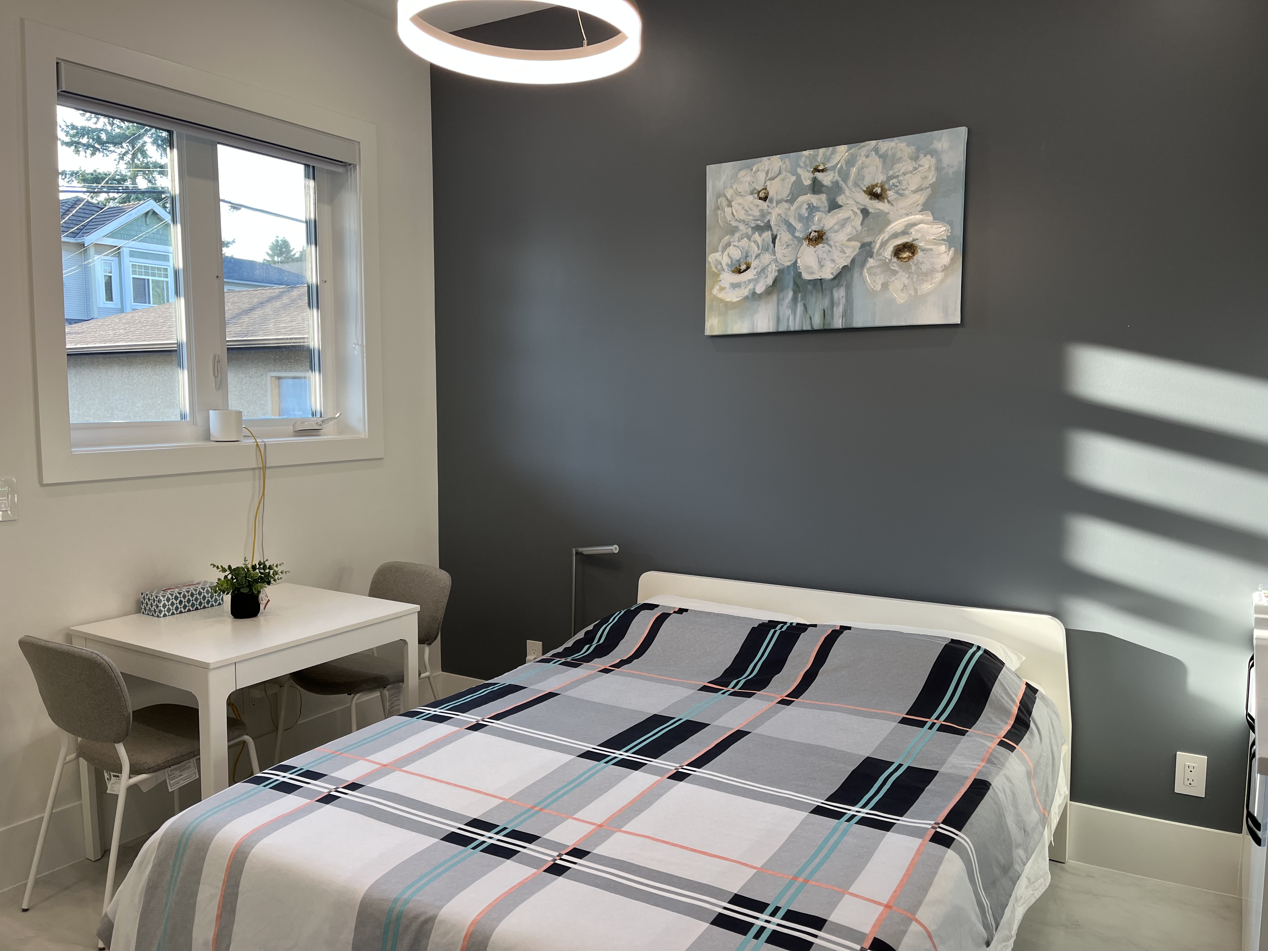 Cozy suite, private entrance, 7 minute from YVR