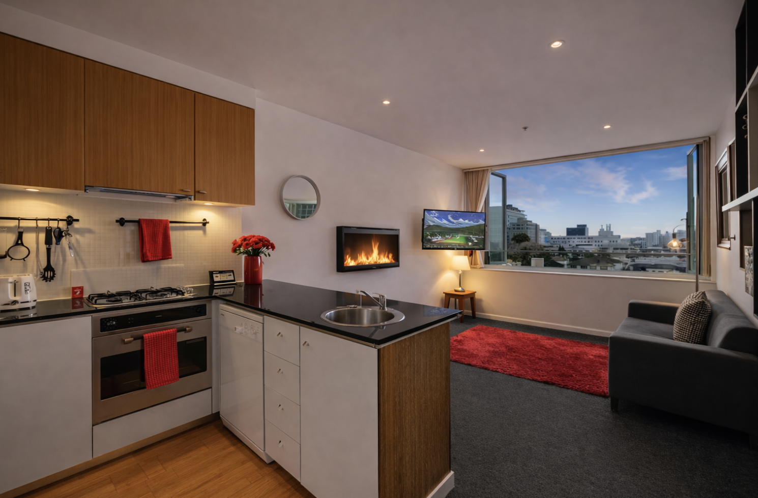 2BR 'Rock Star' Apt+Views, Parking-sleeps 5