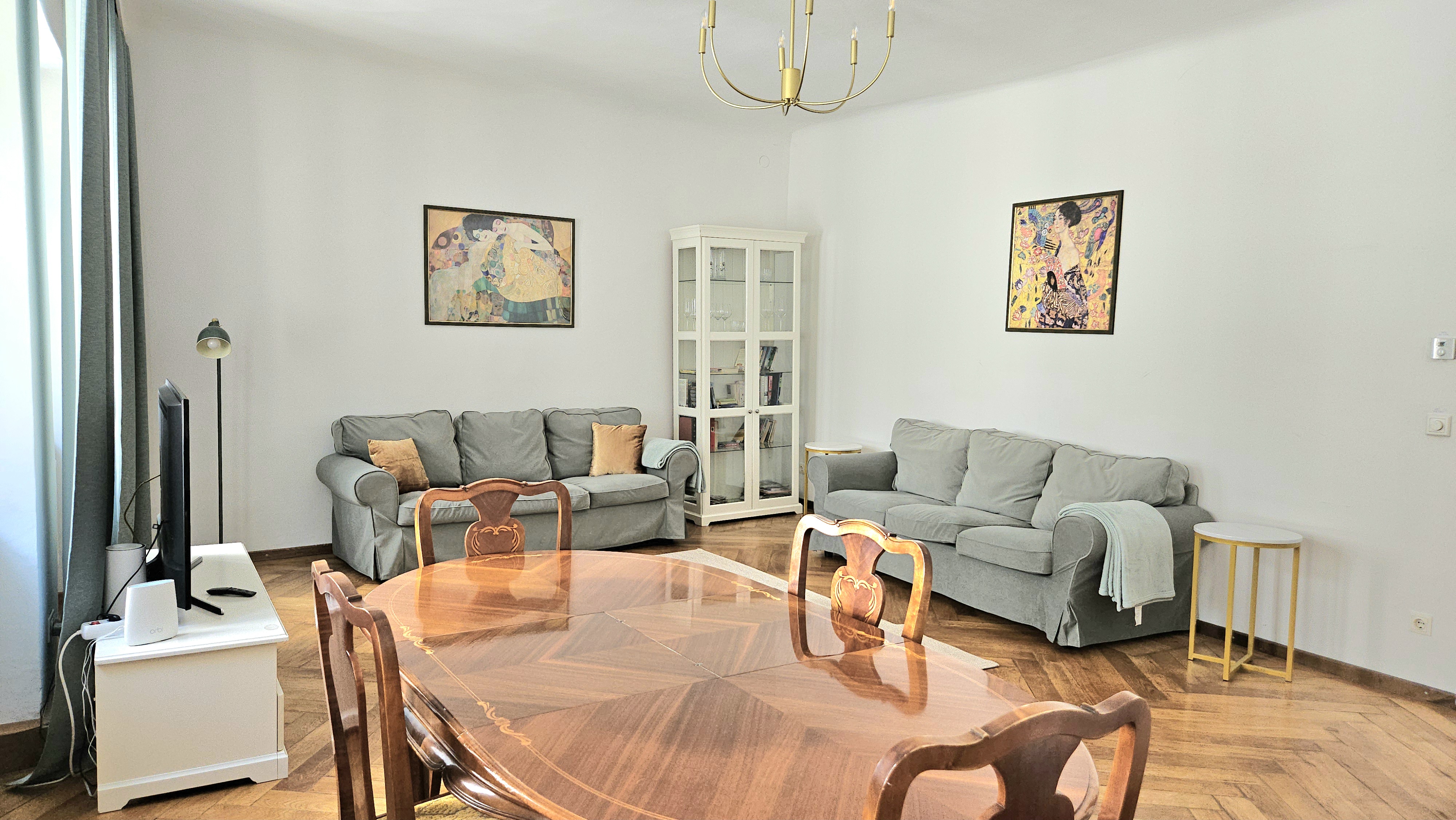 Heart of Center-year 1754 Vintage Apartment 160m²