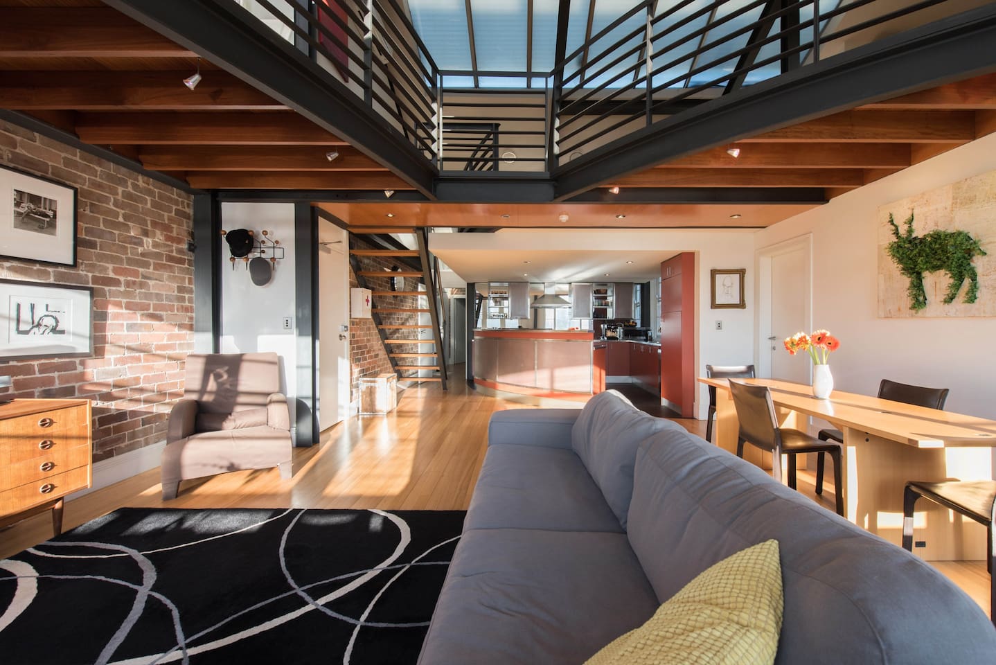 Sunny Loft Lookout with Iconic Sydney Views in Sydney, Sydney