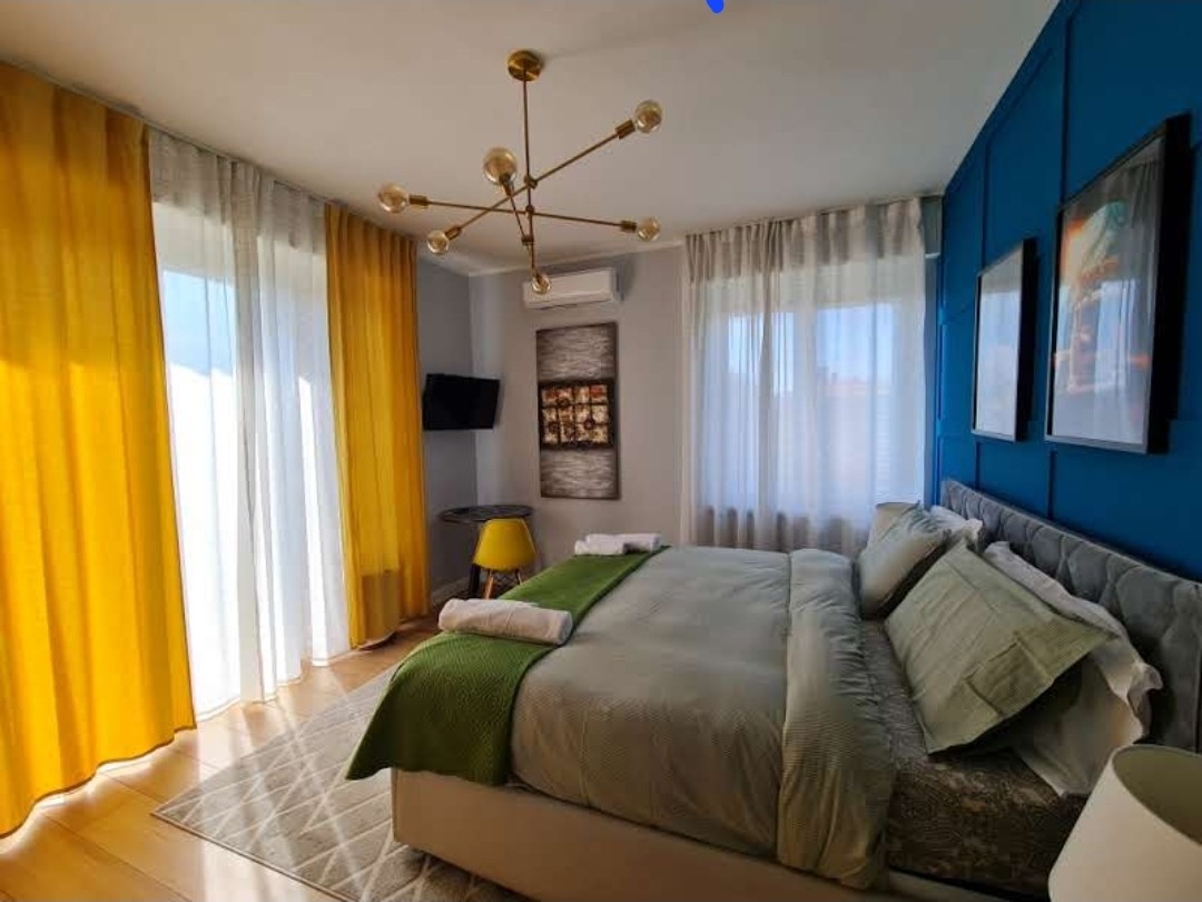 SUNNY terrace 2 Bedroom Apt-10 min to Down Town