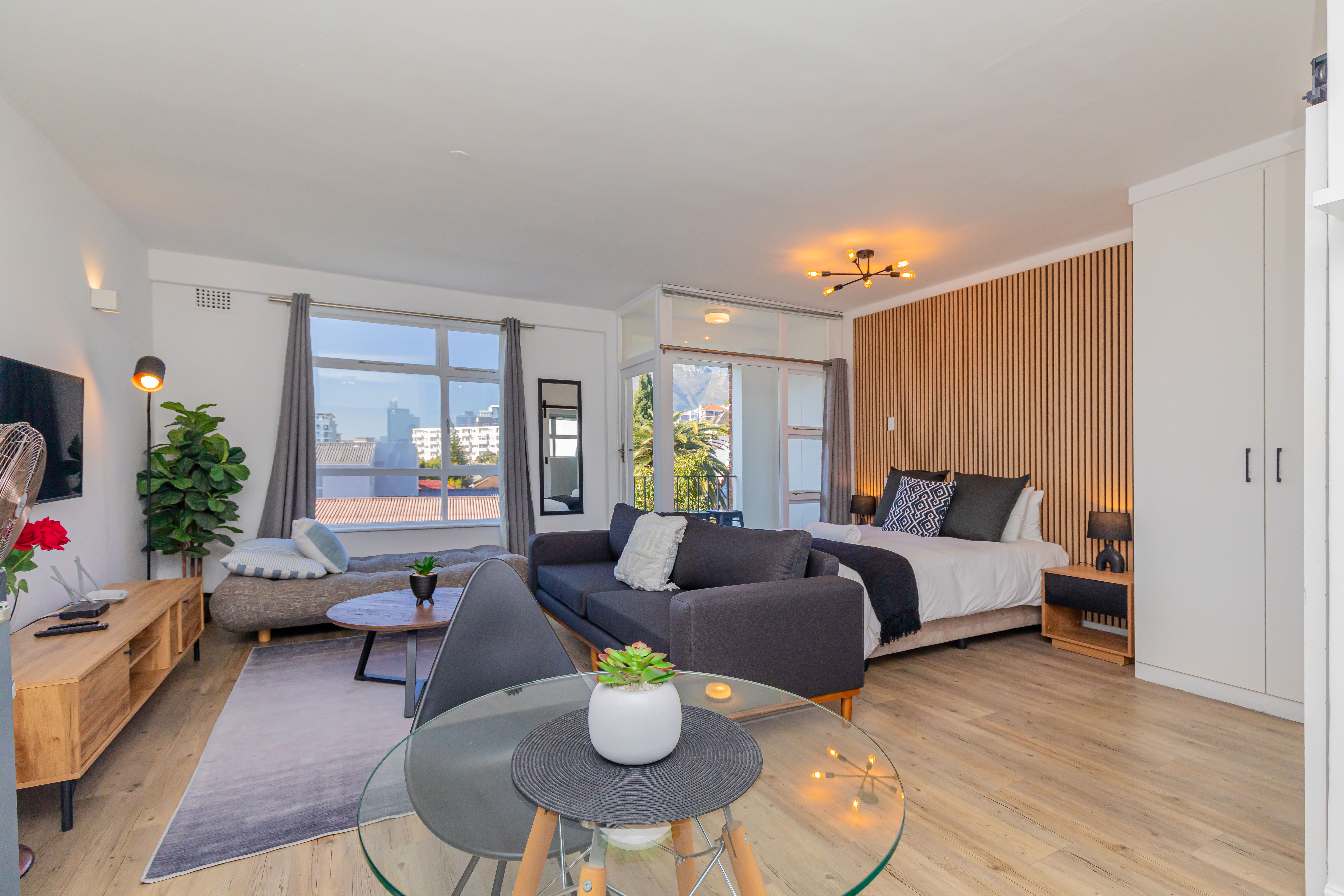 Upmarket Studio in Green Point