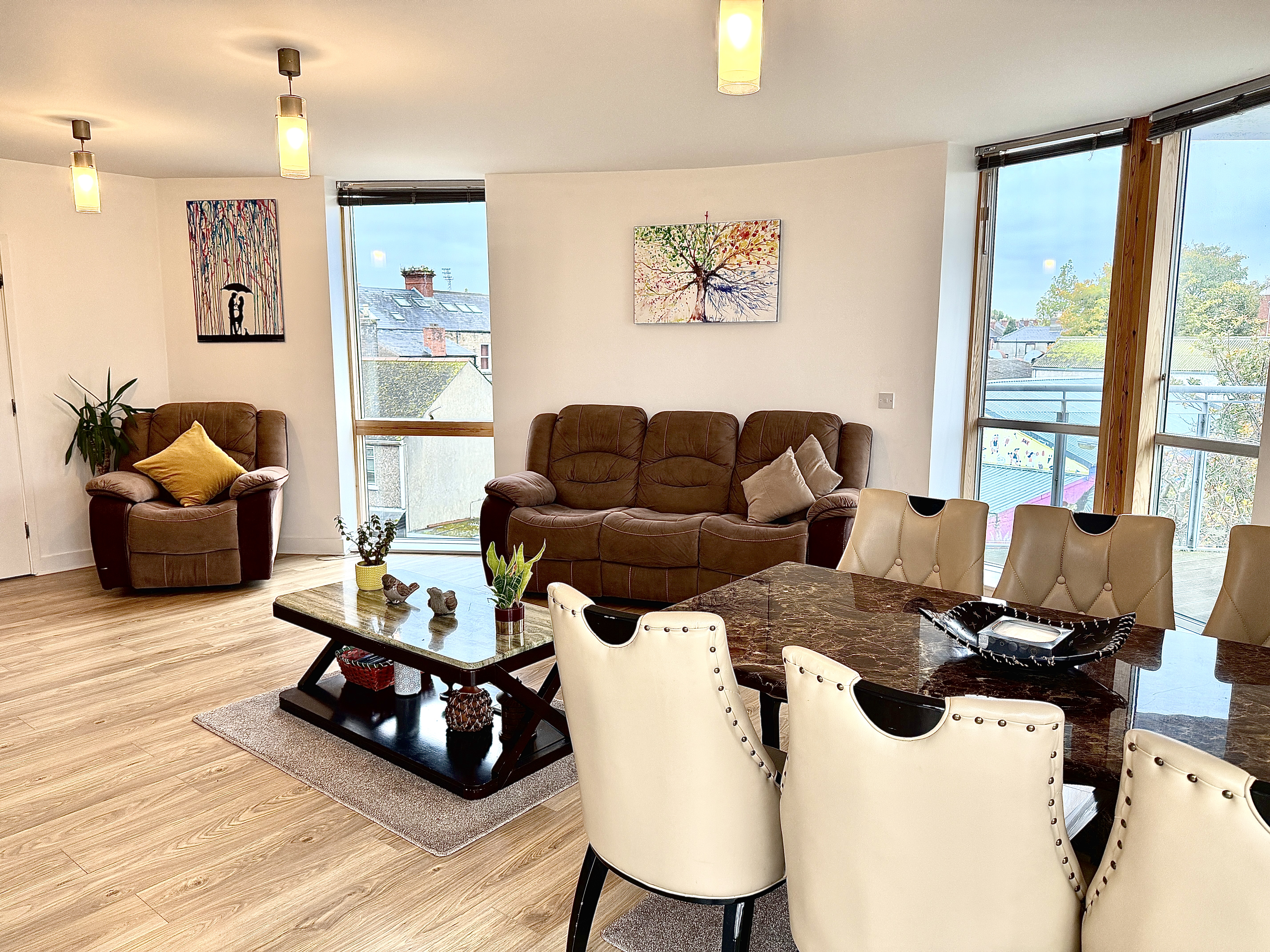 Charming spacious Apt - River View-free parking