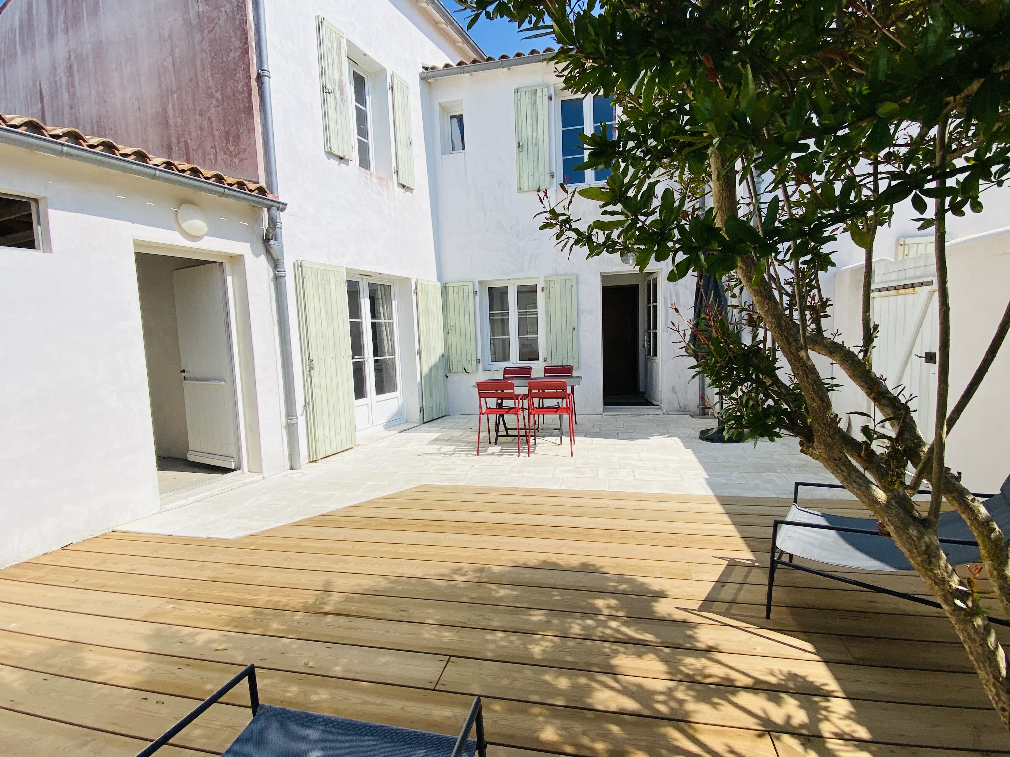 House 4-6 people at the heart of the Village