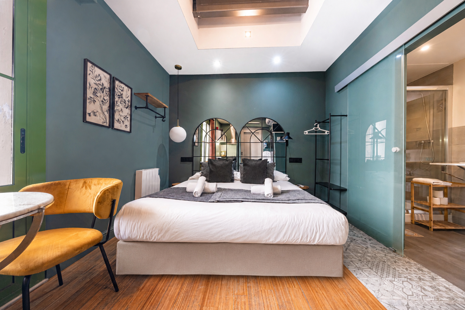 Cosy studio right in Born, top location & balcony