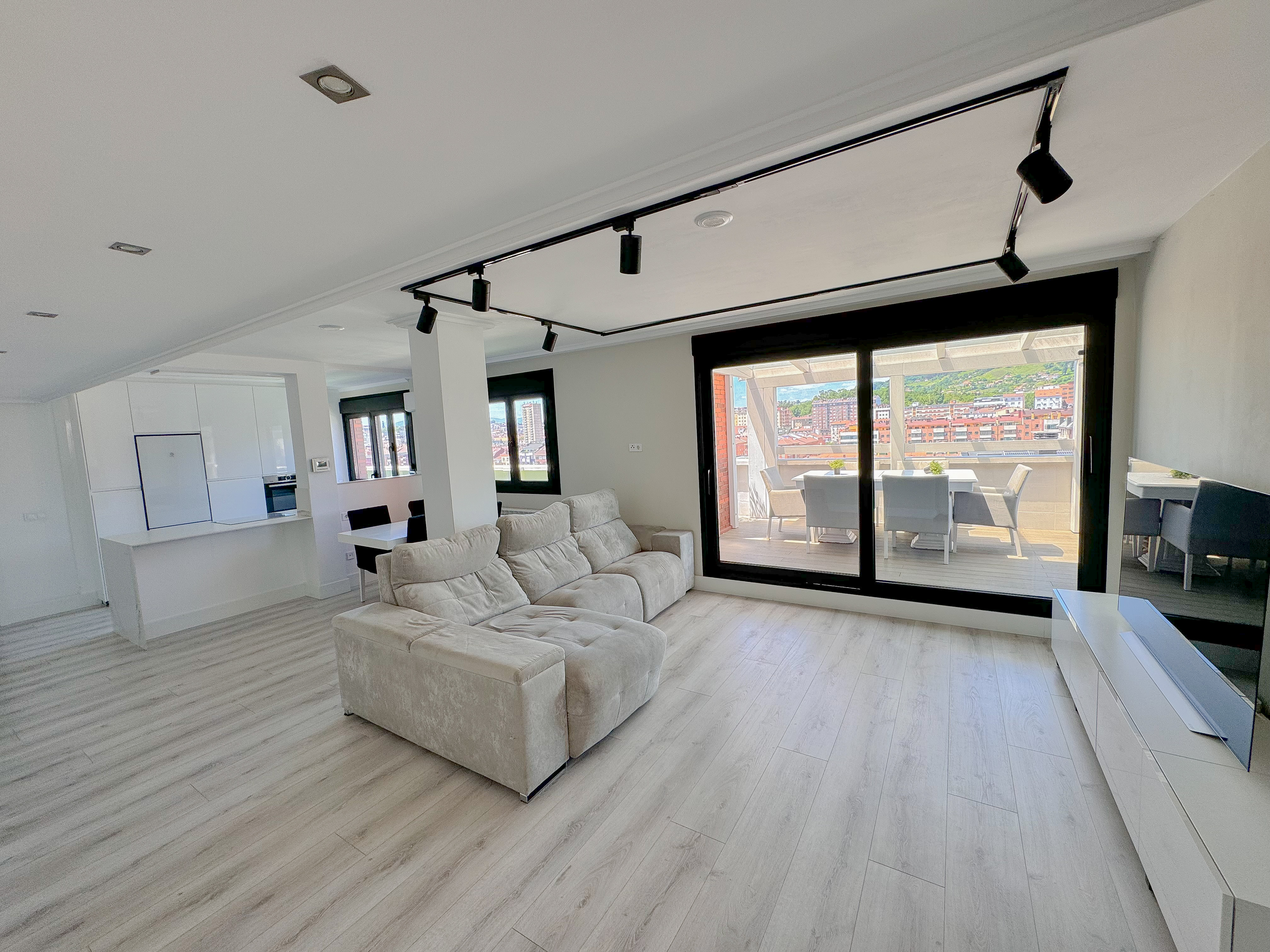 Penthouse with large terrace in oviedo