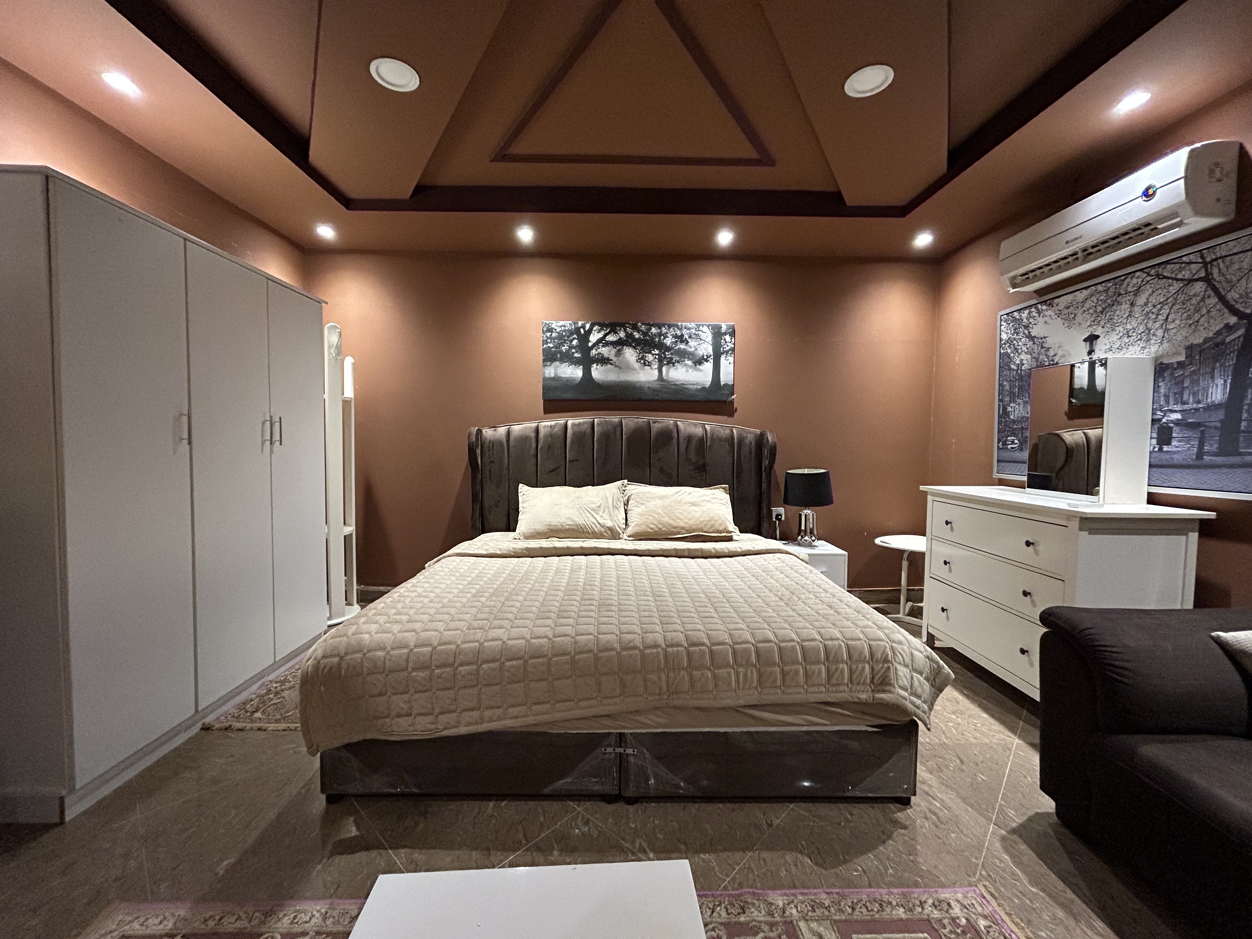 Modern Residential Unit (Self-entry)