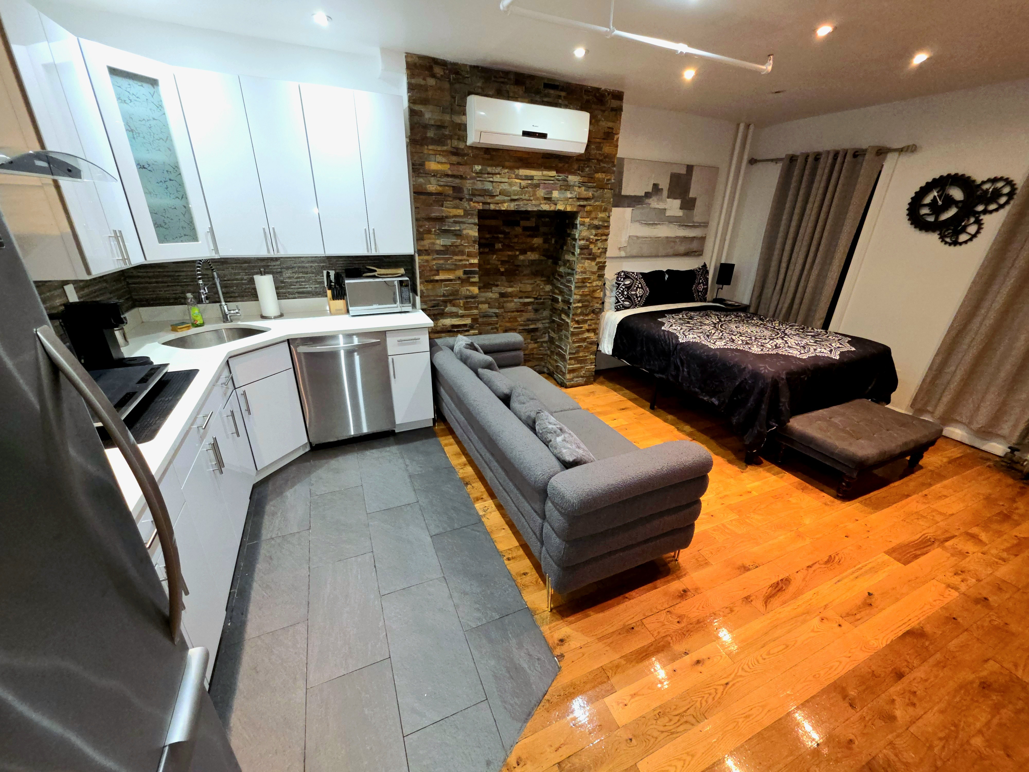 "I LOVE BROOKLYN" Newly Renovated Studio APT.
