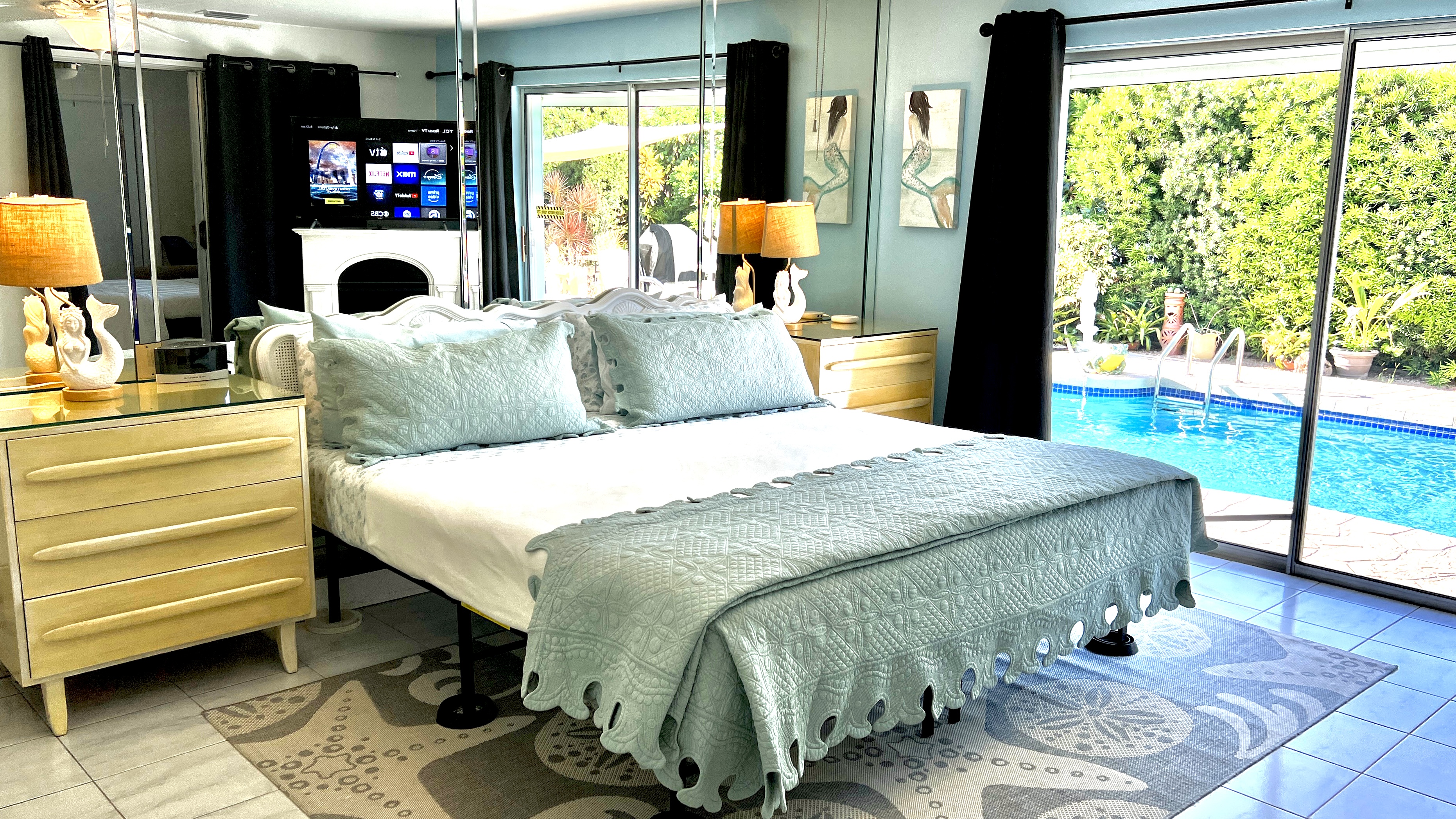 Tropical Private Home by beach 4/3 AC, Heated Pool