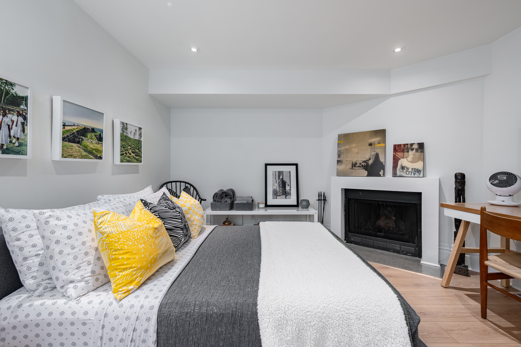 Modern Design Guest Suite in Cabbagetown-South St.James Town, Toronto
