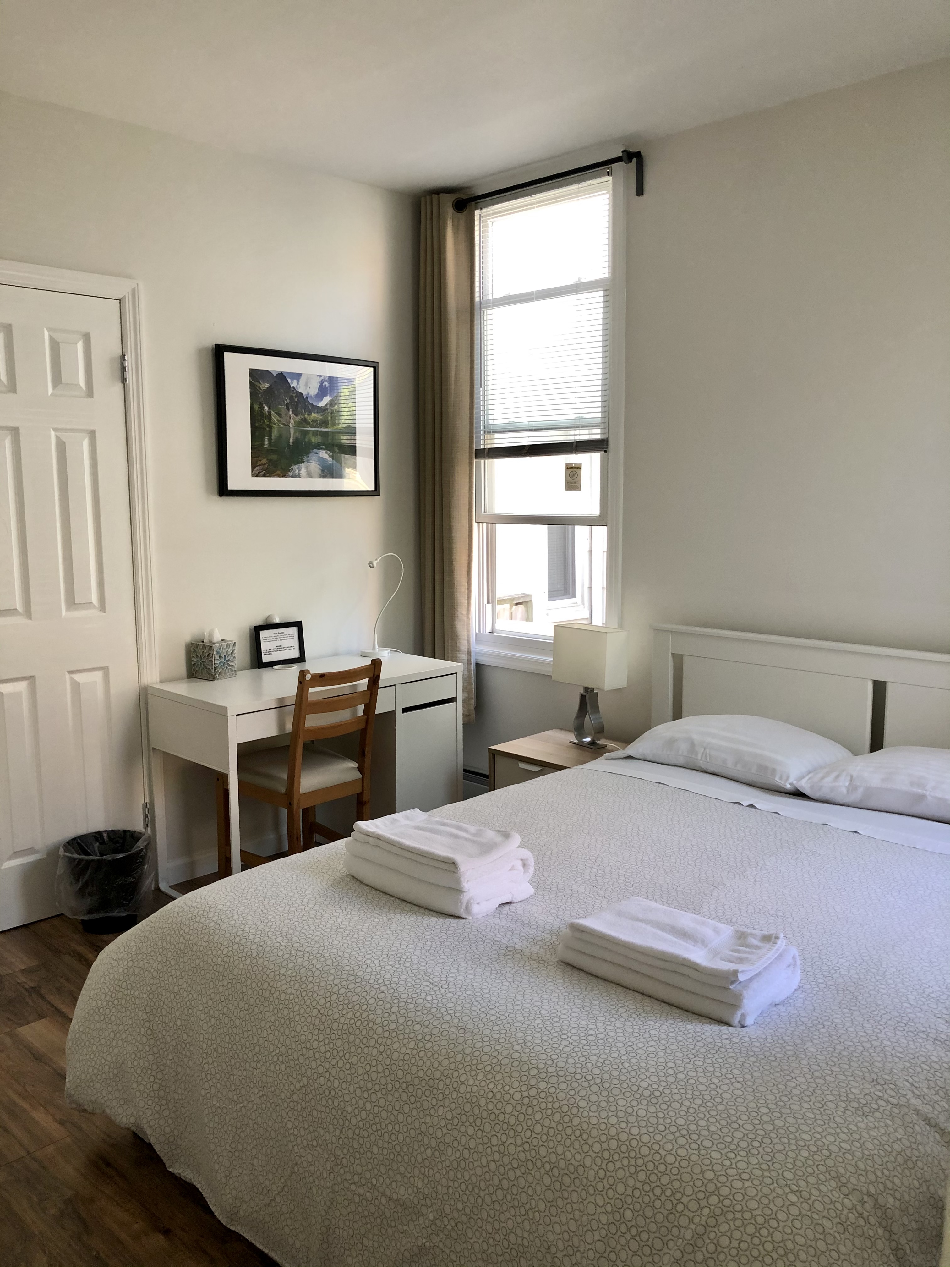 Private room w/ private bath. In mid Flushing