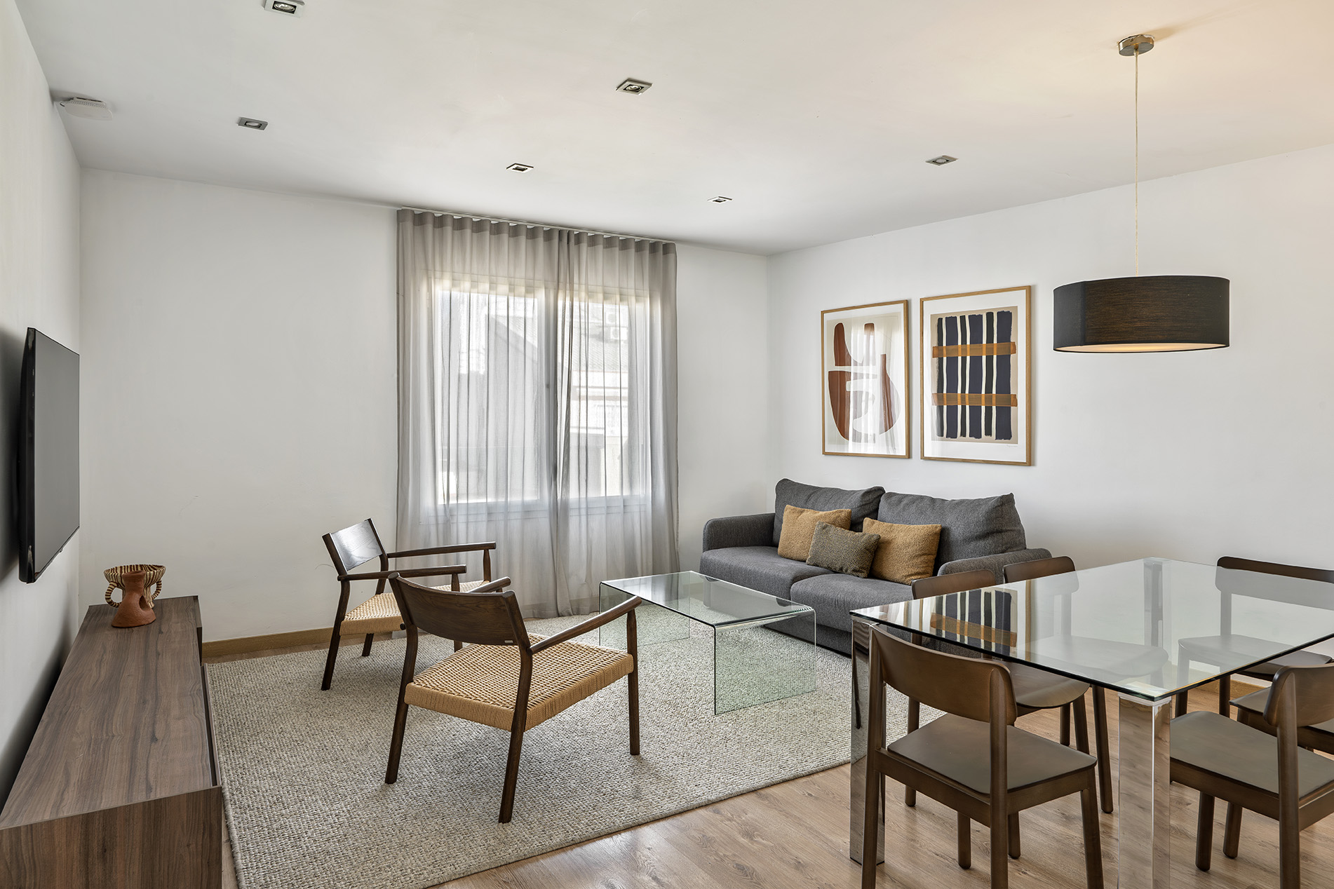Modern and spacious apartment near to Eixample