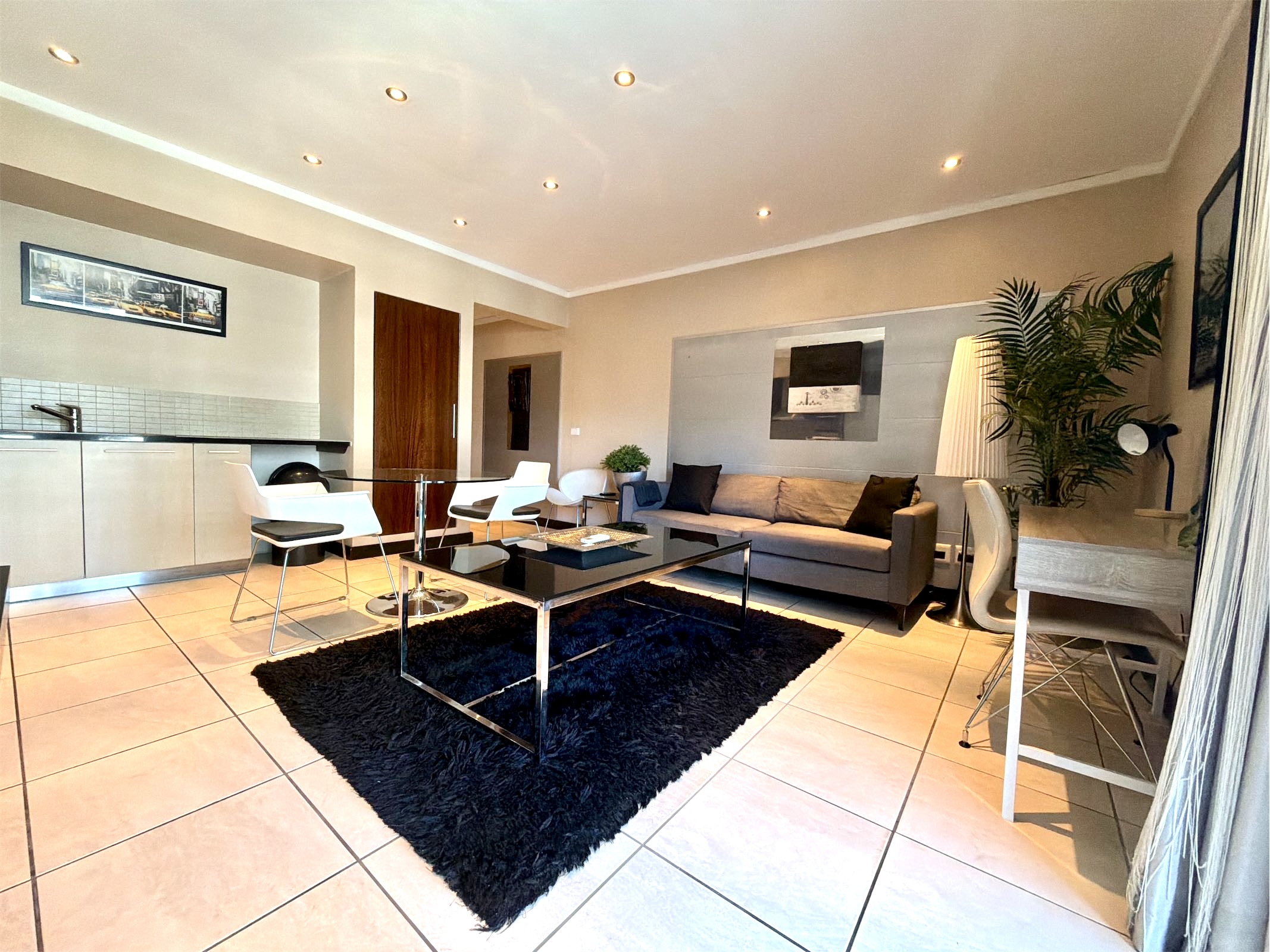 Luxurious City Apartment with Pool, Gym & Parking