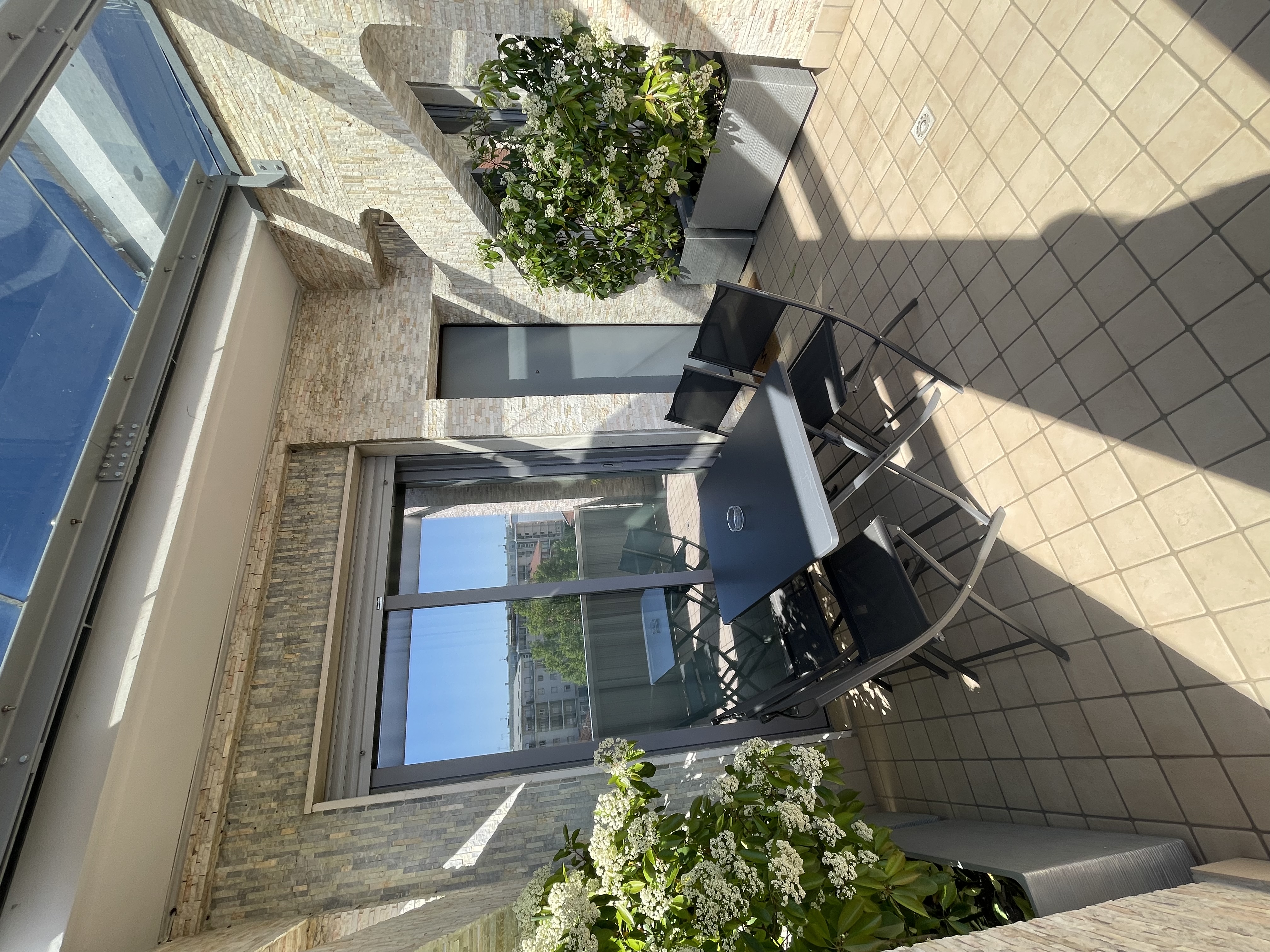 Scenic apartment in downtown CIR 00400300007