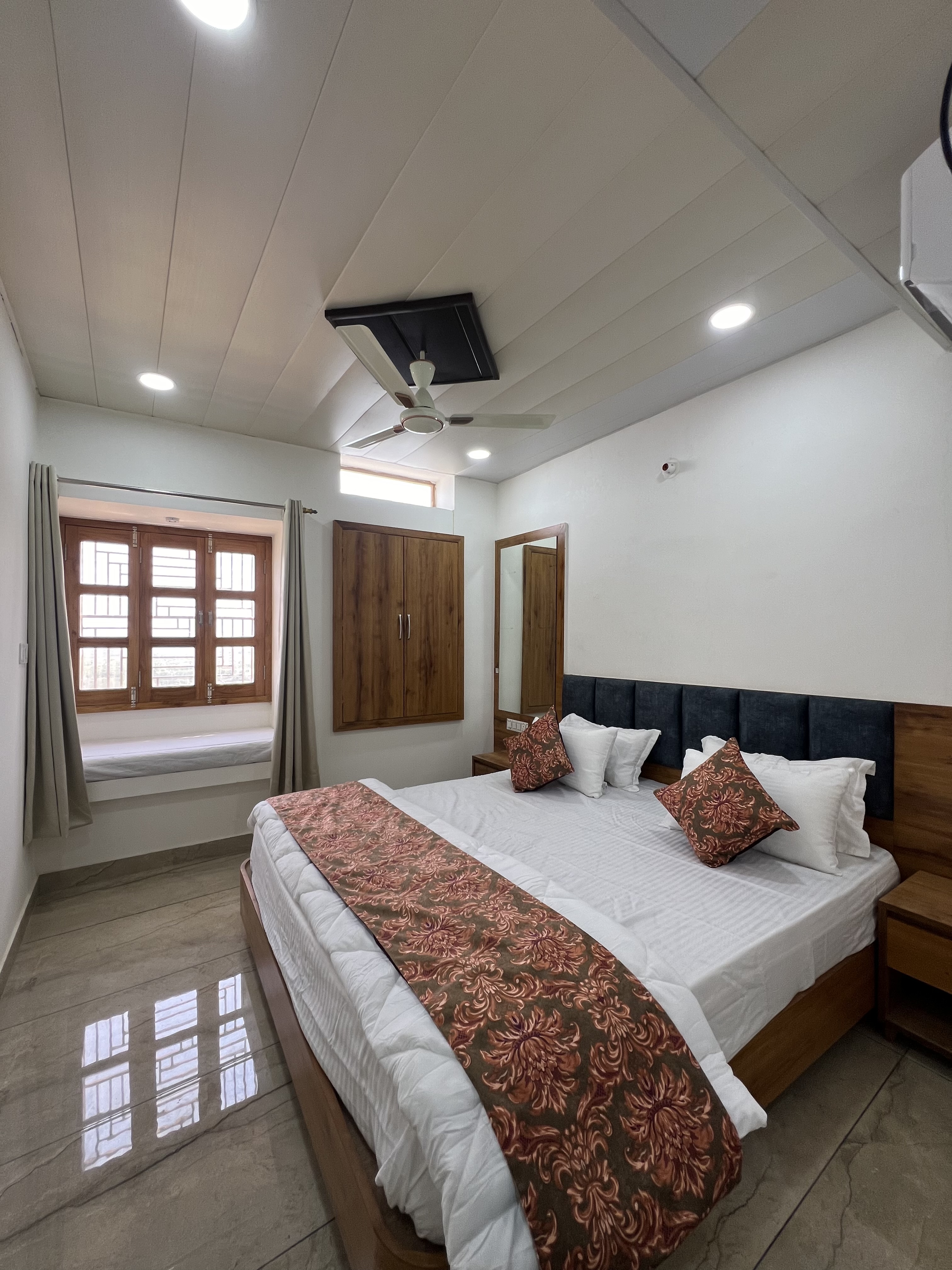 Lake view room