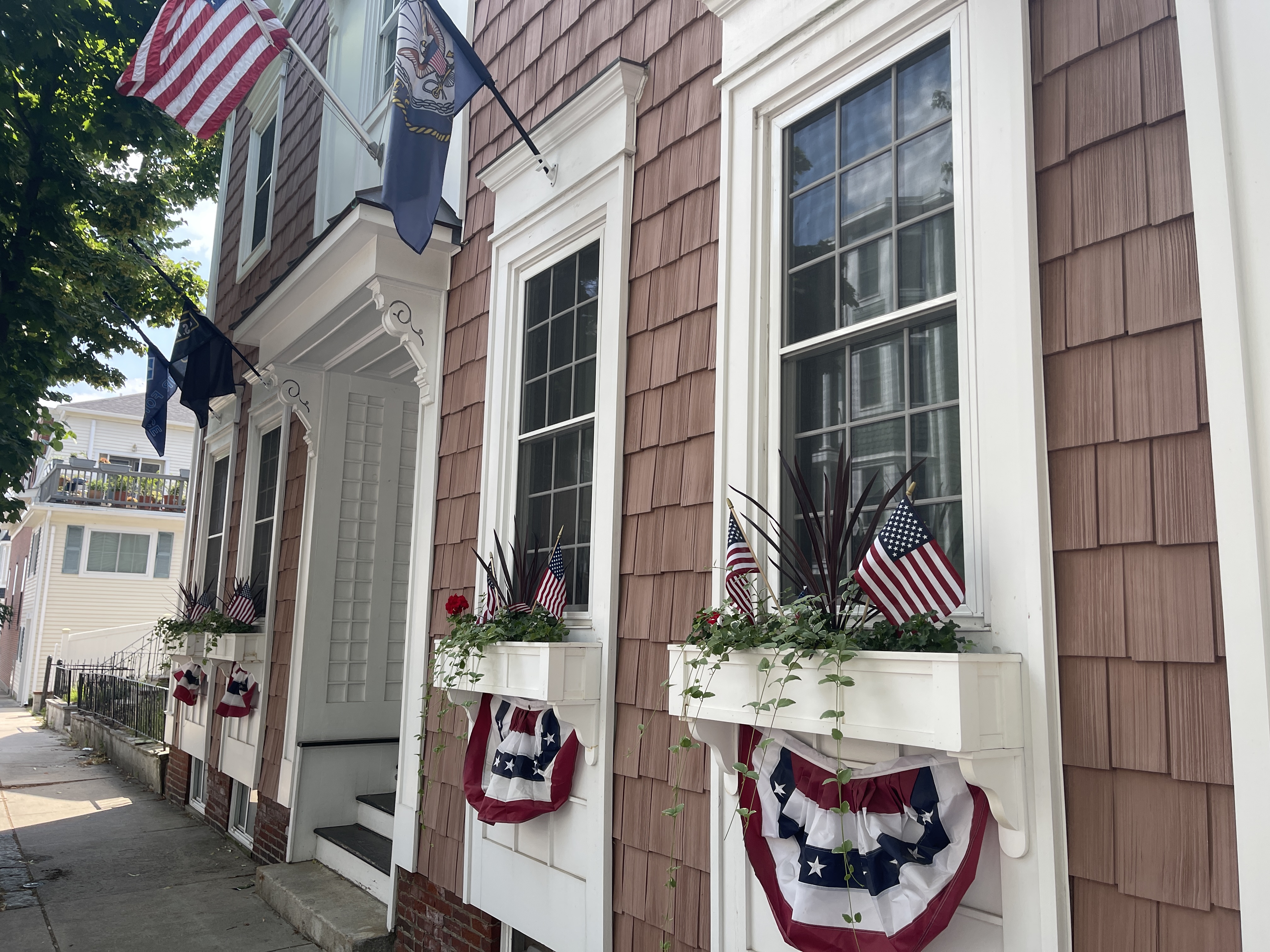 Paul Revere Suite PVT Entry/BATH QN Bed History