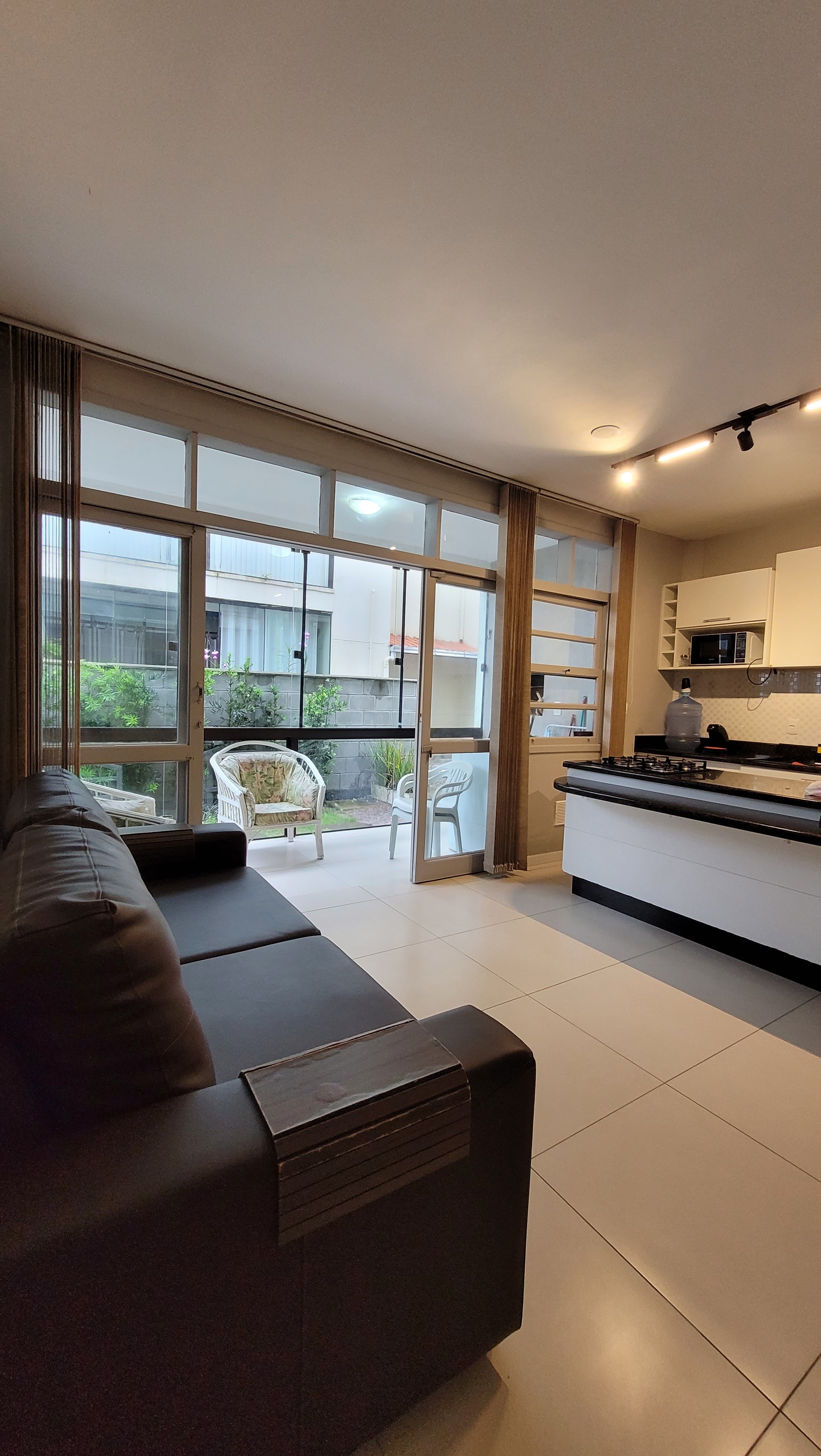 Seasonal Rental - W/ garage and barbecue