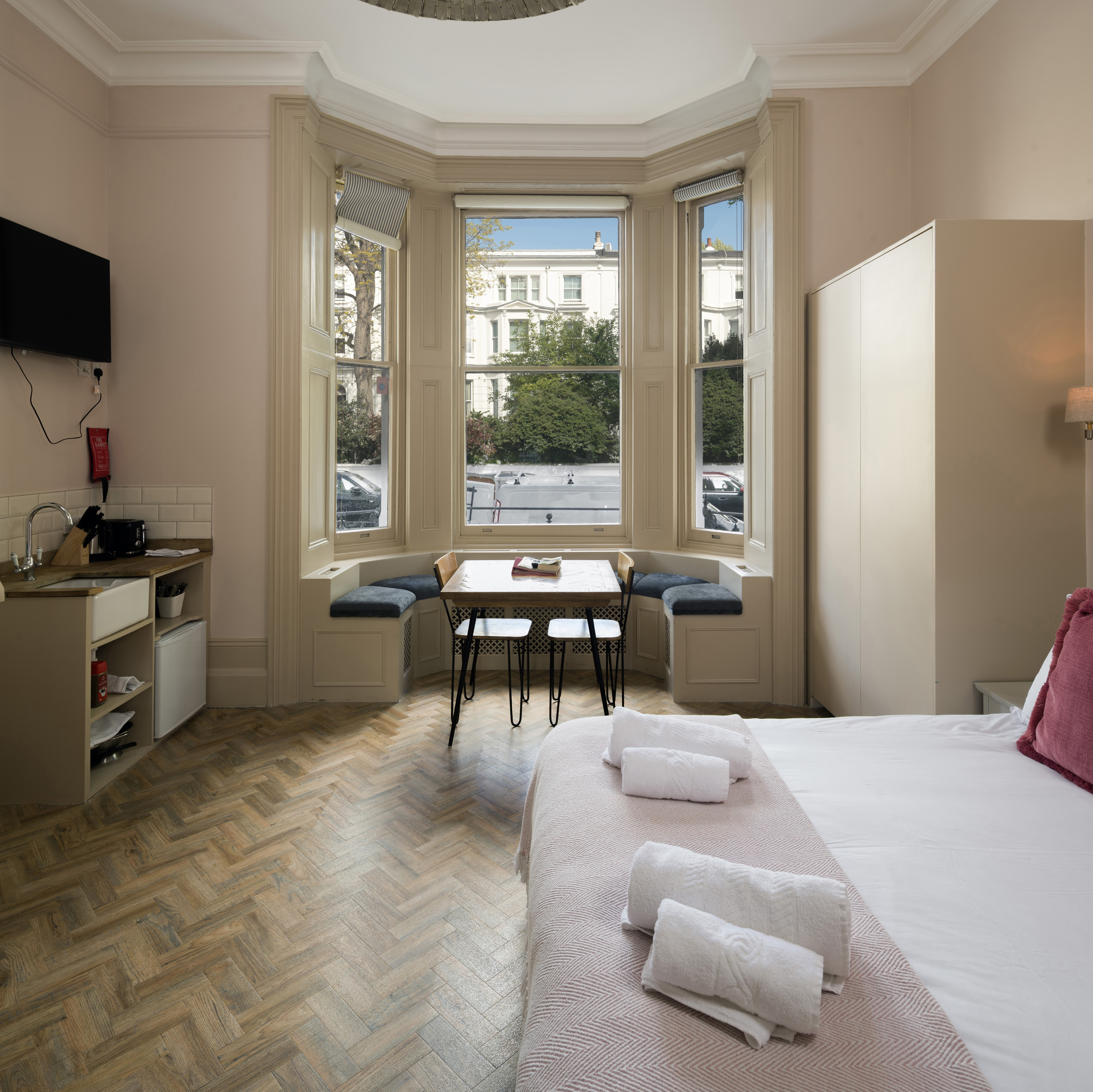 Elegant Kensington Studio