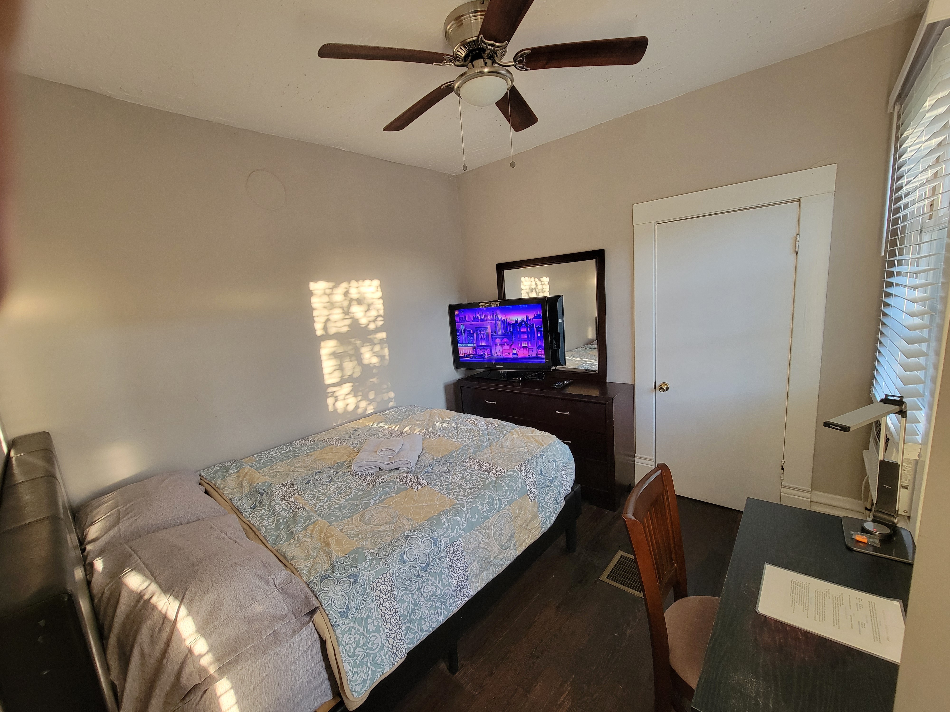 Comfortable Middle Room Near Nationwide & Downtown in Near South, Columbus