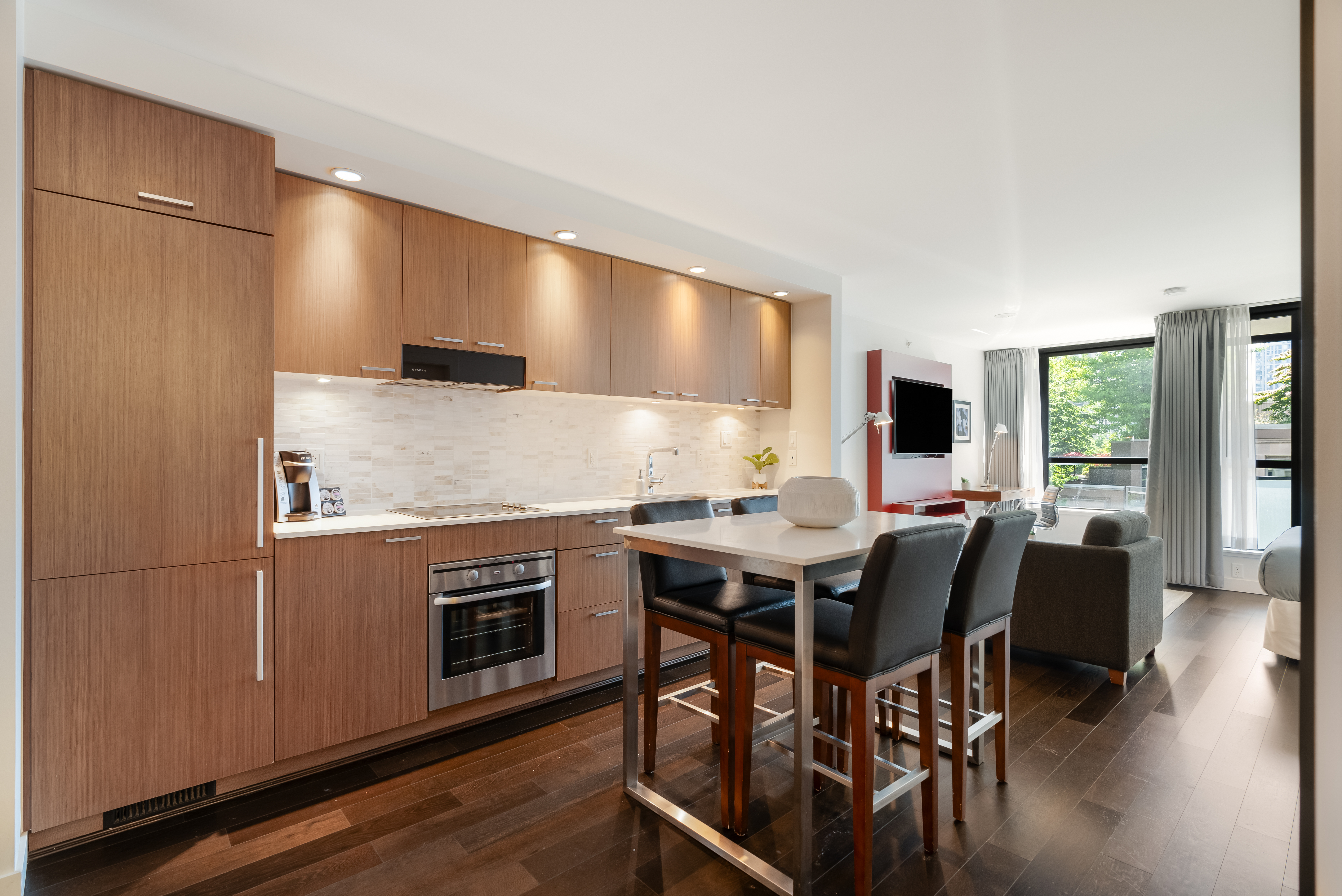 Level | Studio Suite | Perfect Location Downtown