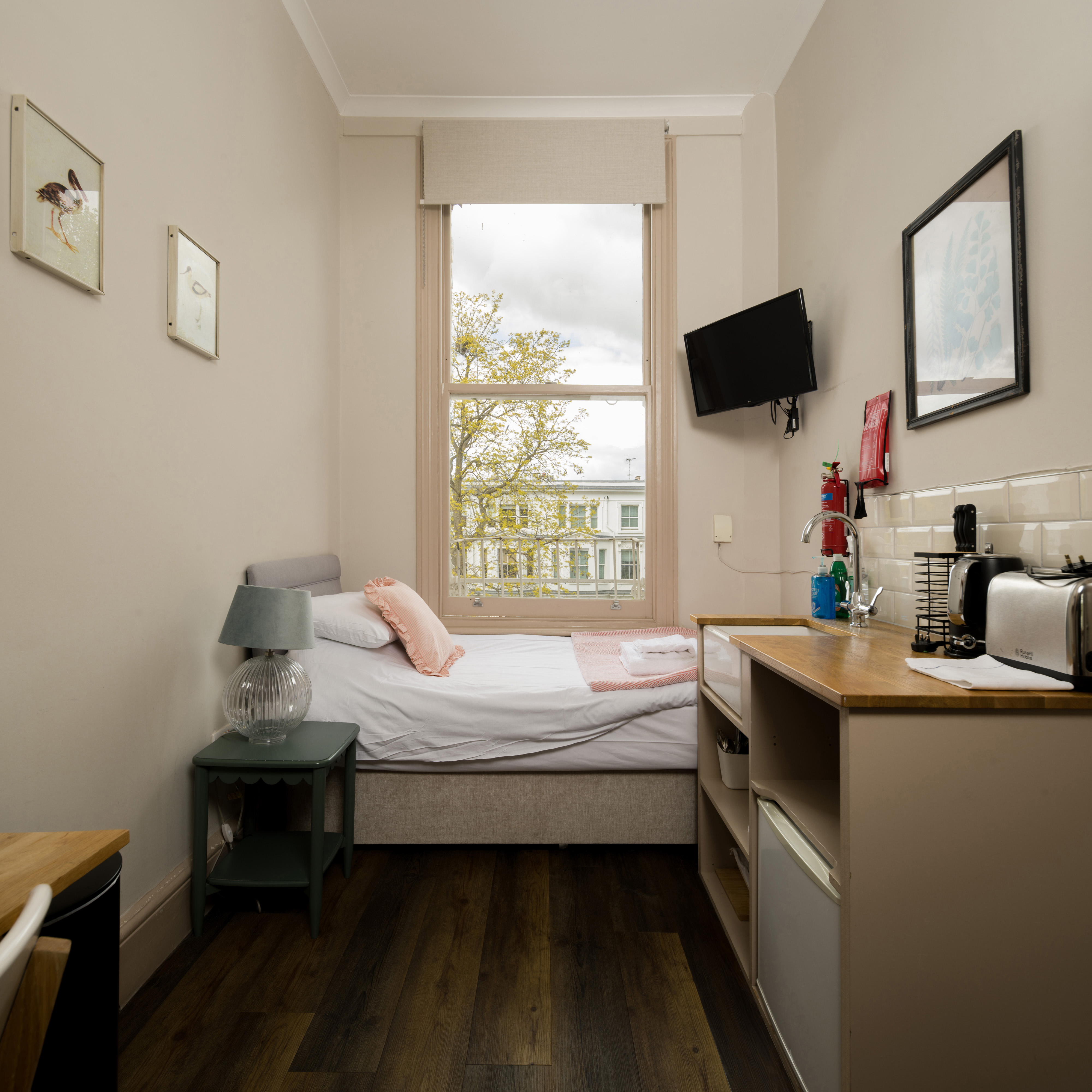 Lovely Kensington Studio