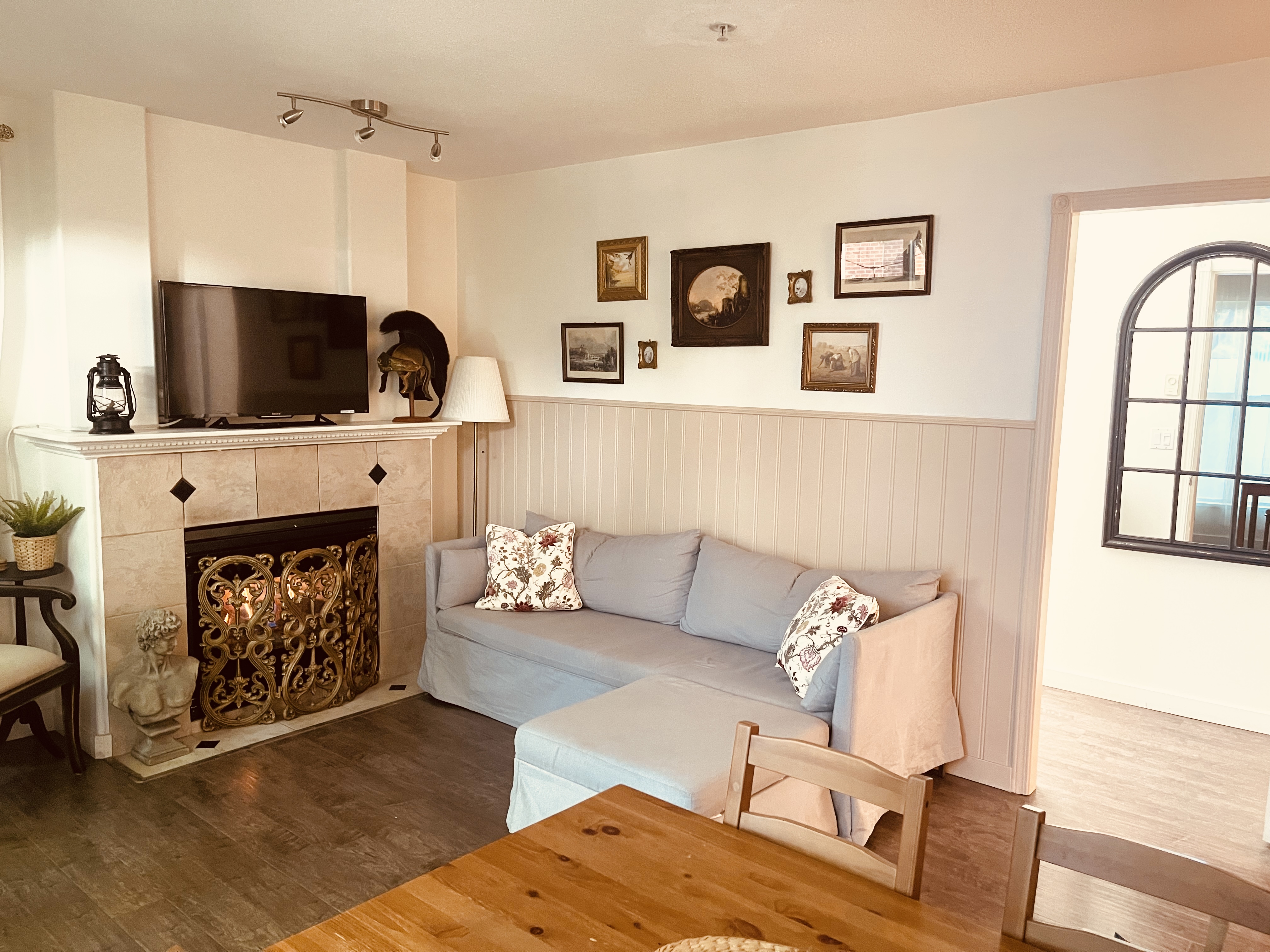 Charming Apartment Near the Sea Wall