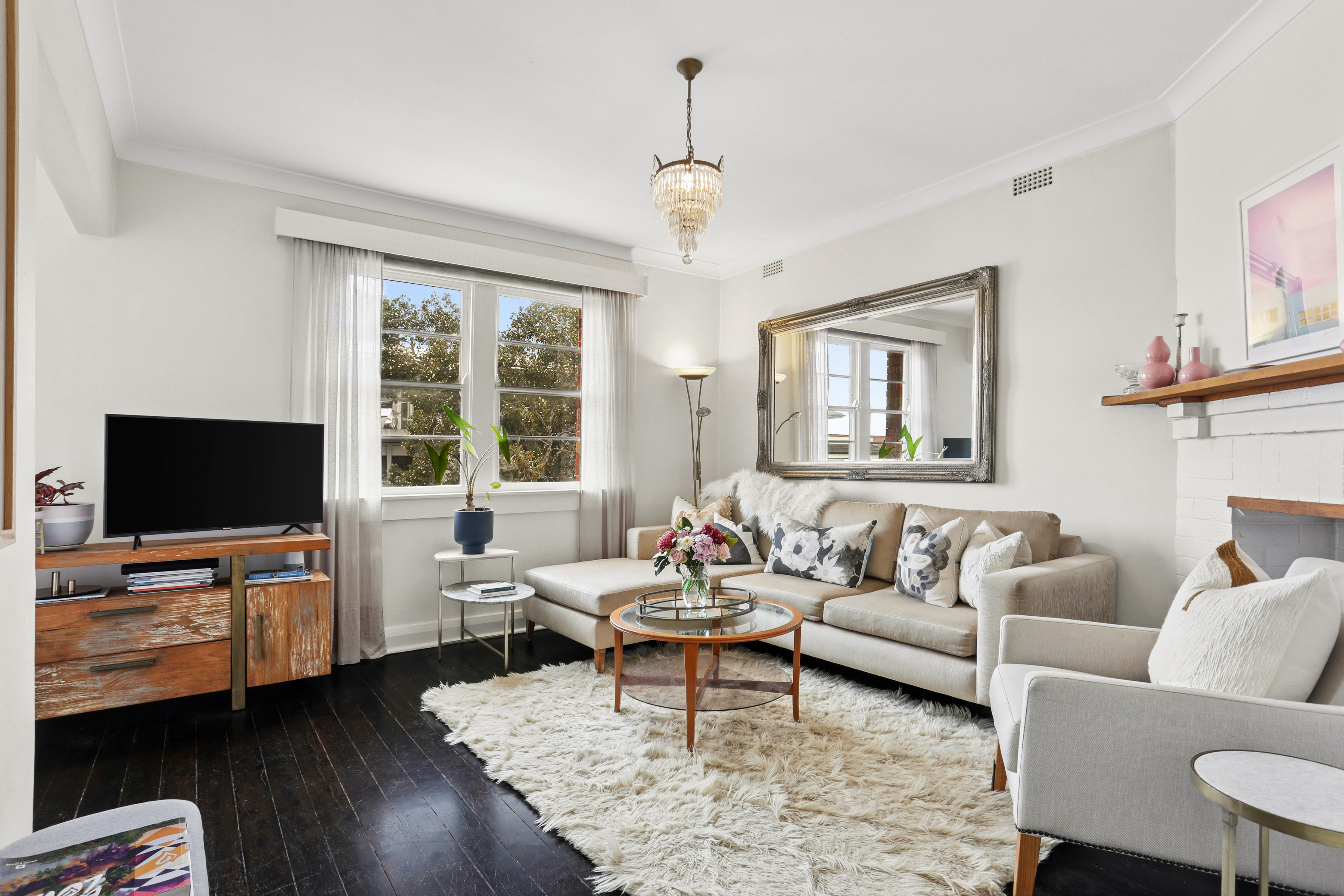 Bondi Beach Art Deco Apartment 2 bedrooms +Sunroom in Waverley, Sydney