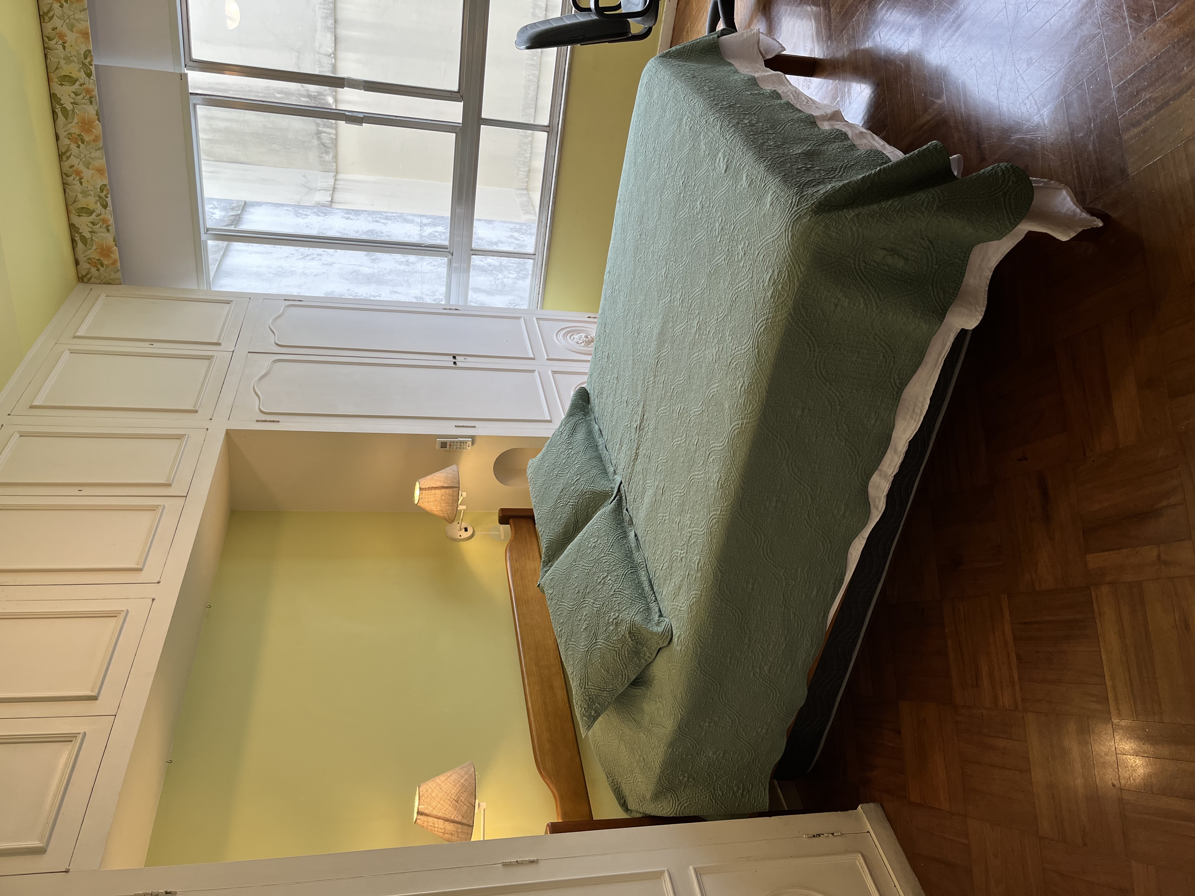 Very good room: 2 blocks from the beach