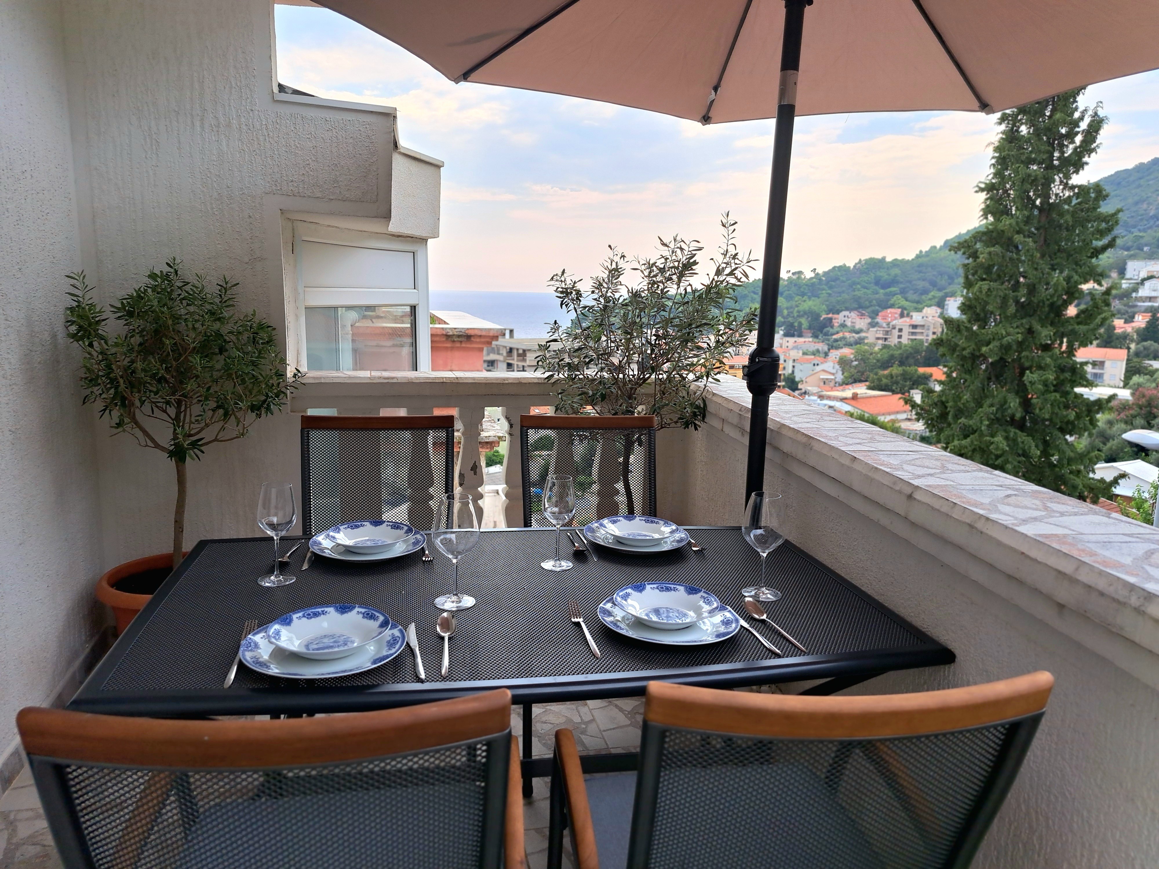 Scenic Balcony, 200 Mbps Fast Wi-Fi & Gas Barbecue