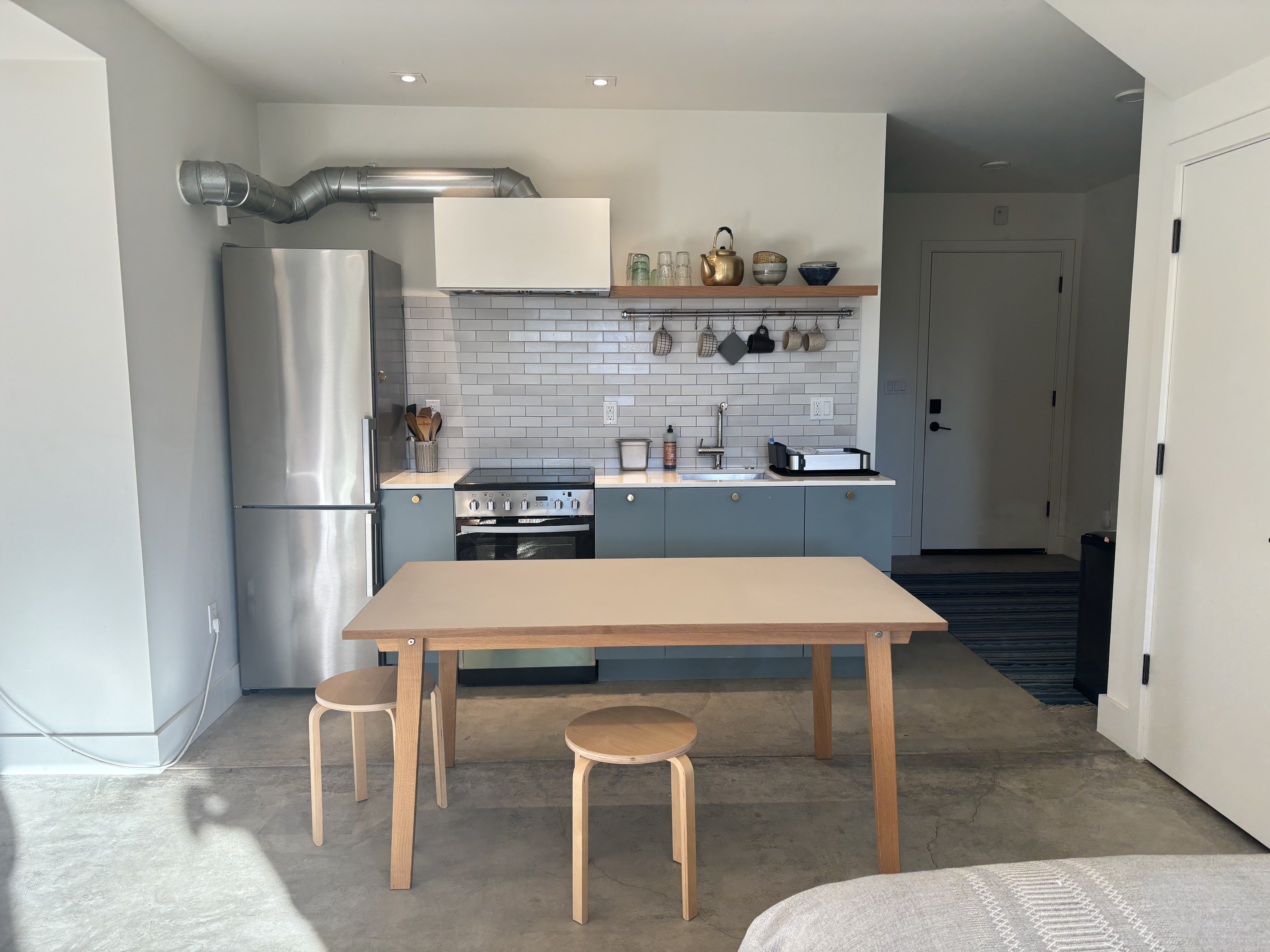 Modern studio next to beach, G.G Park & transport