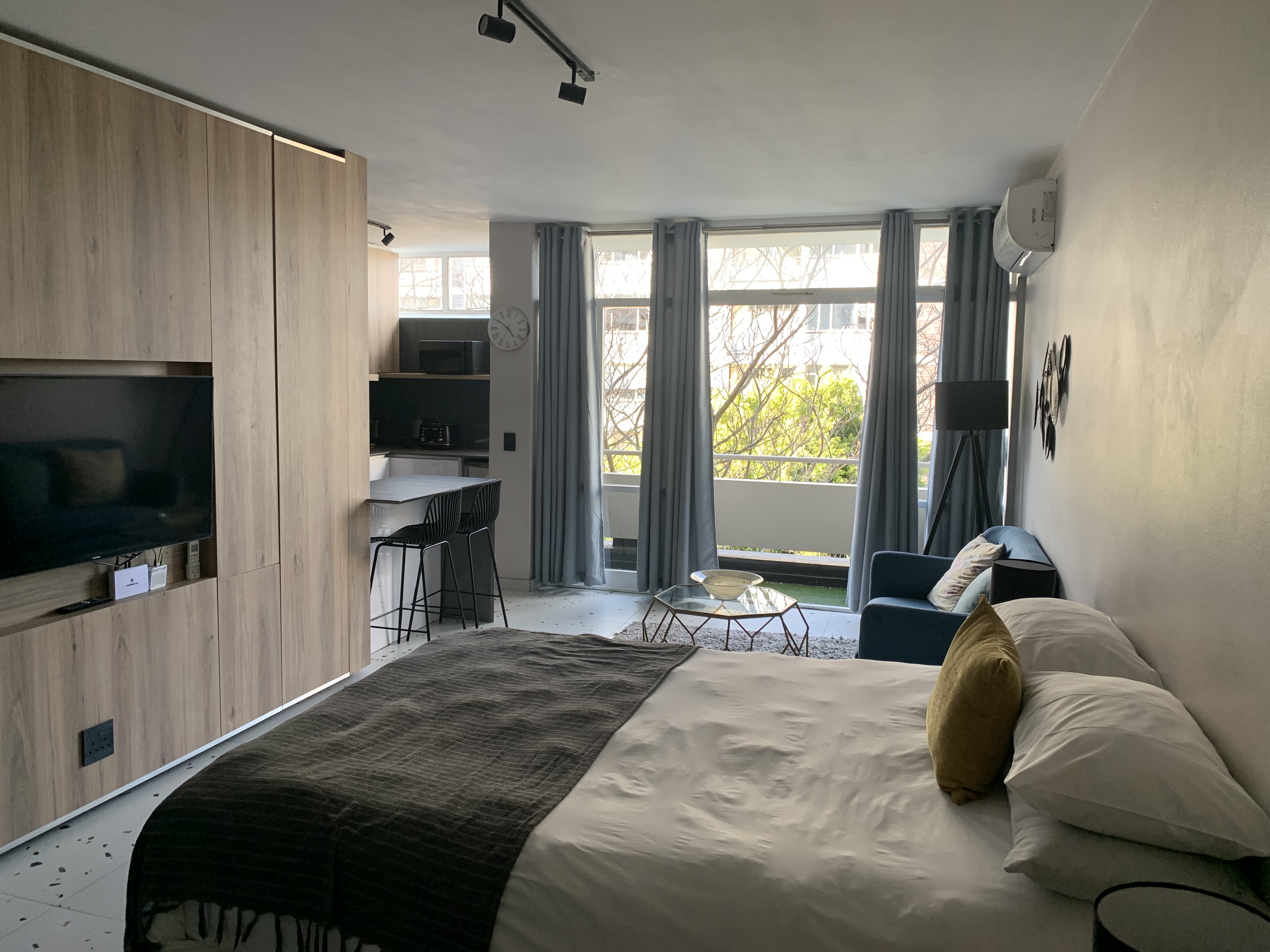 Contemporary Studio Apartment centrally located
