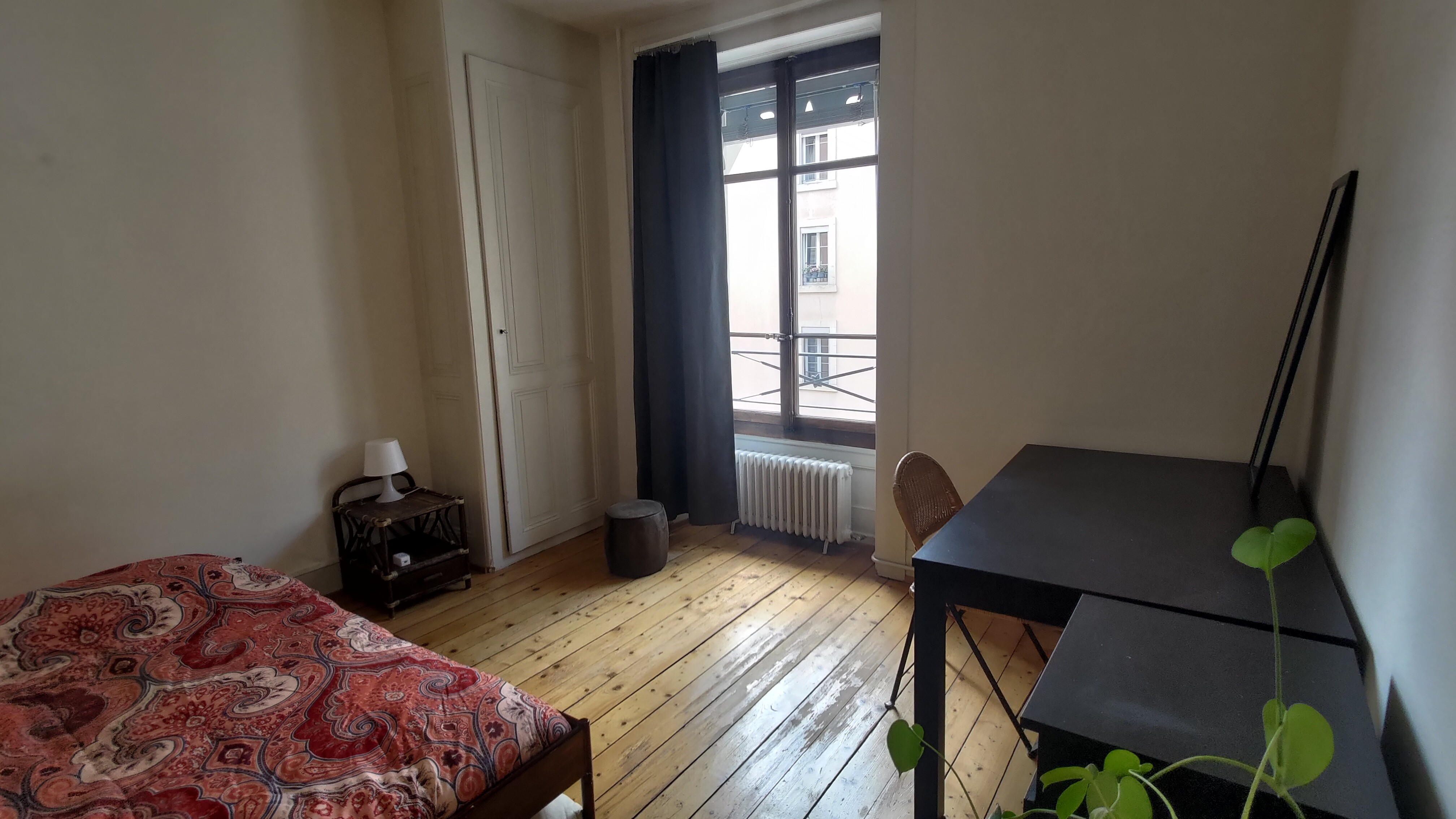 Calm room in the city center in Commune de Genève, Geneva