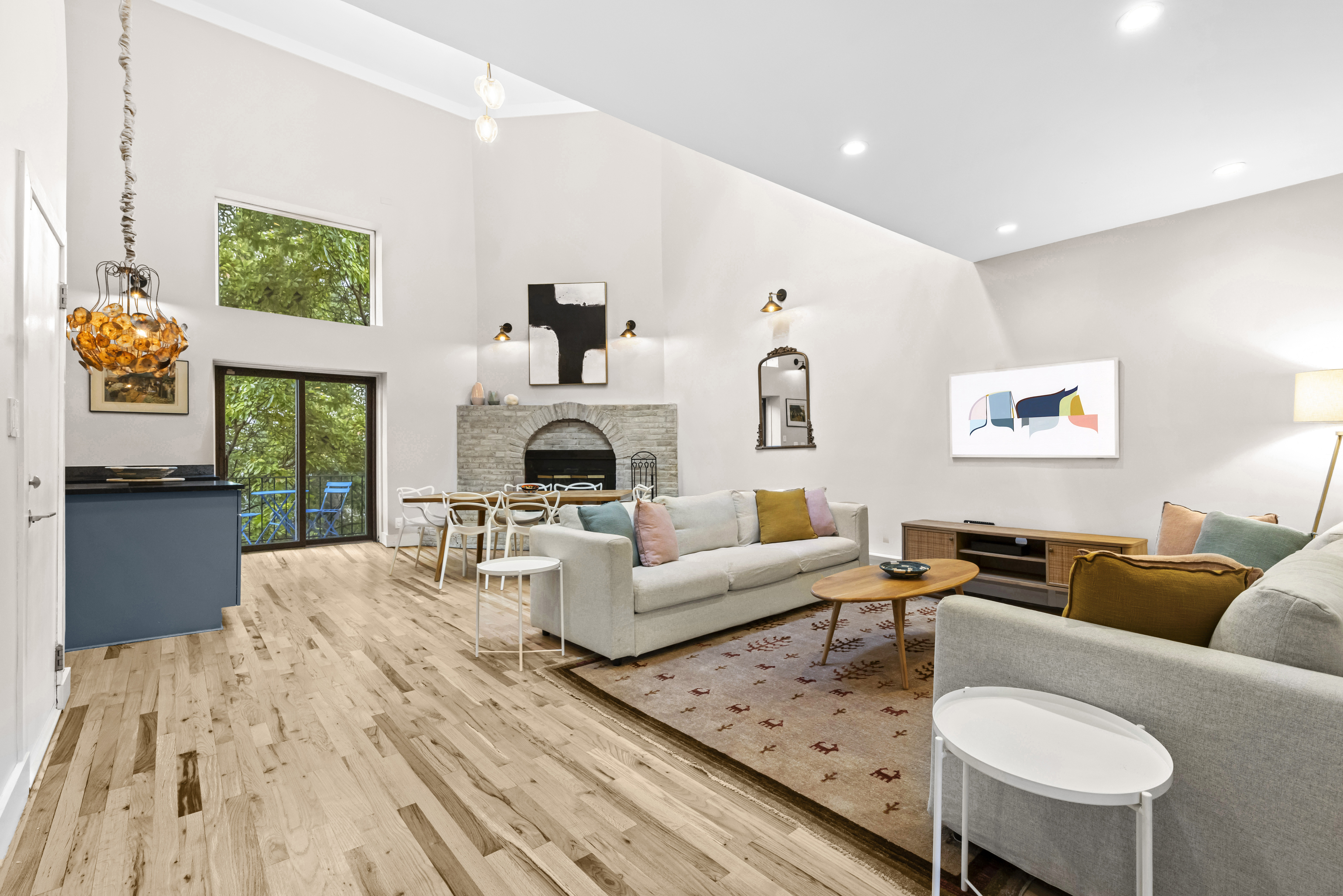 Sunlit 3BR BoCoCa Duplex w/ Roof Deck in Boerum Hill, New York City
