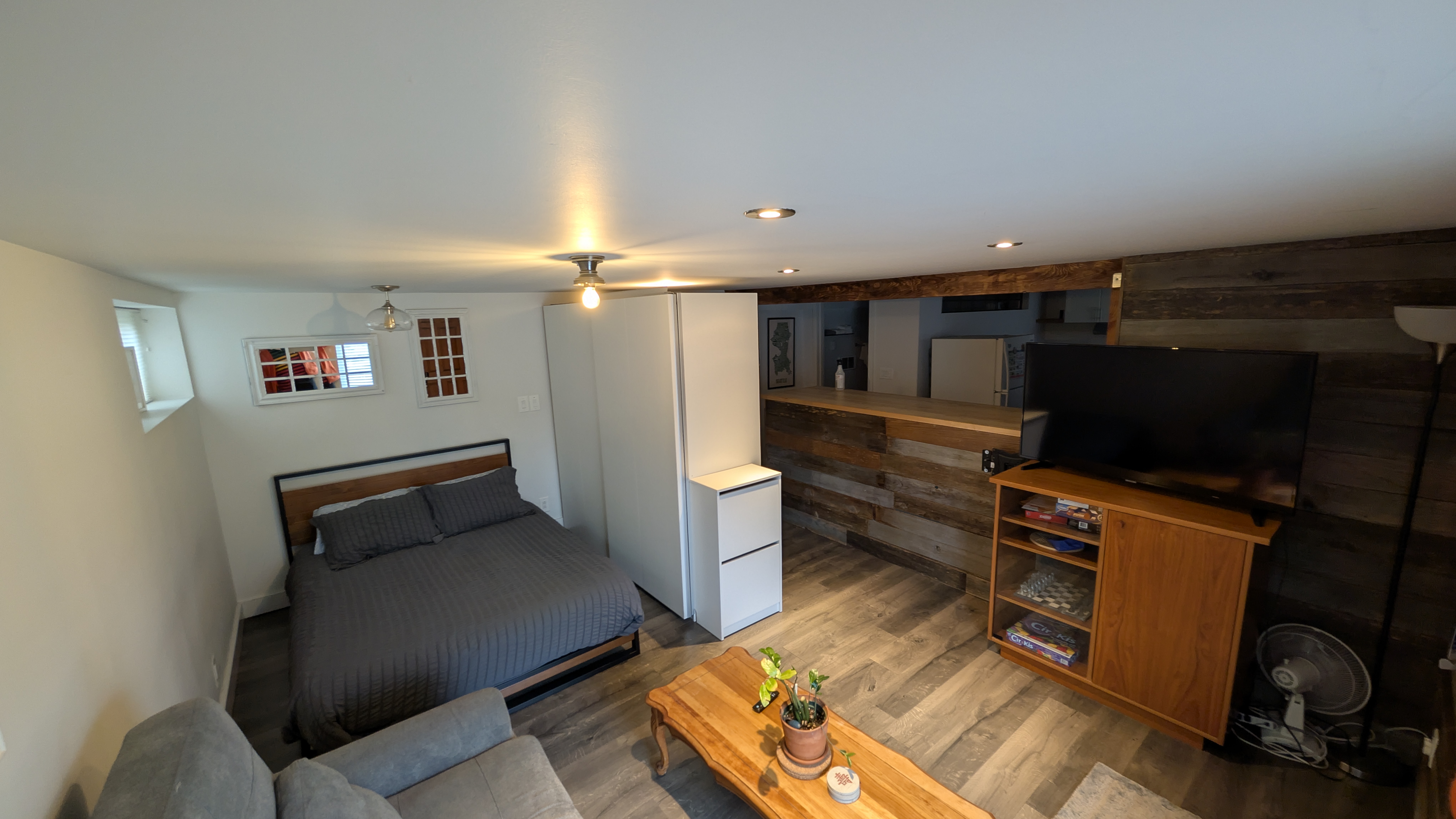 Modern, Private Studio - 3 Blocks to Light Rail