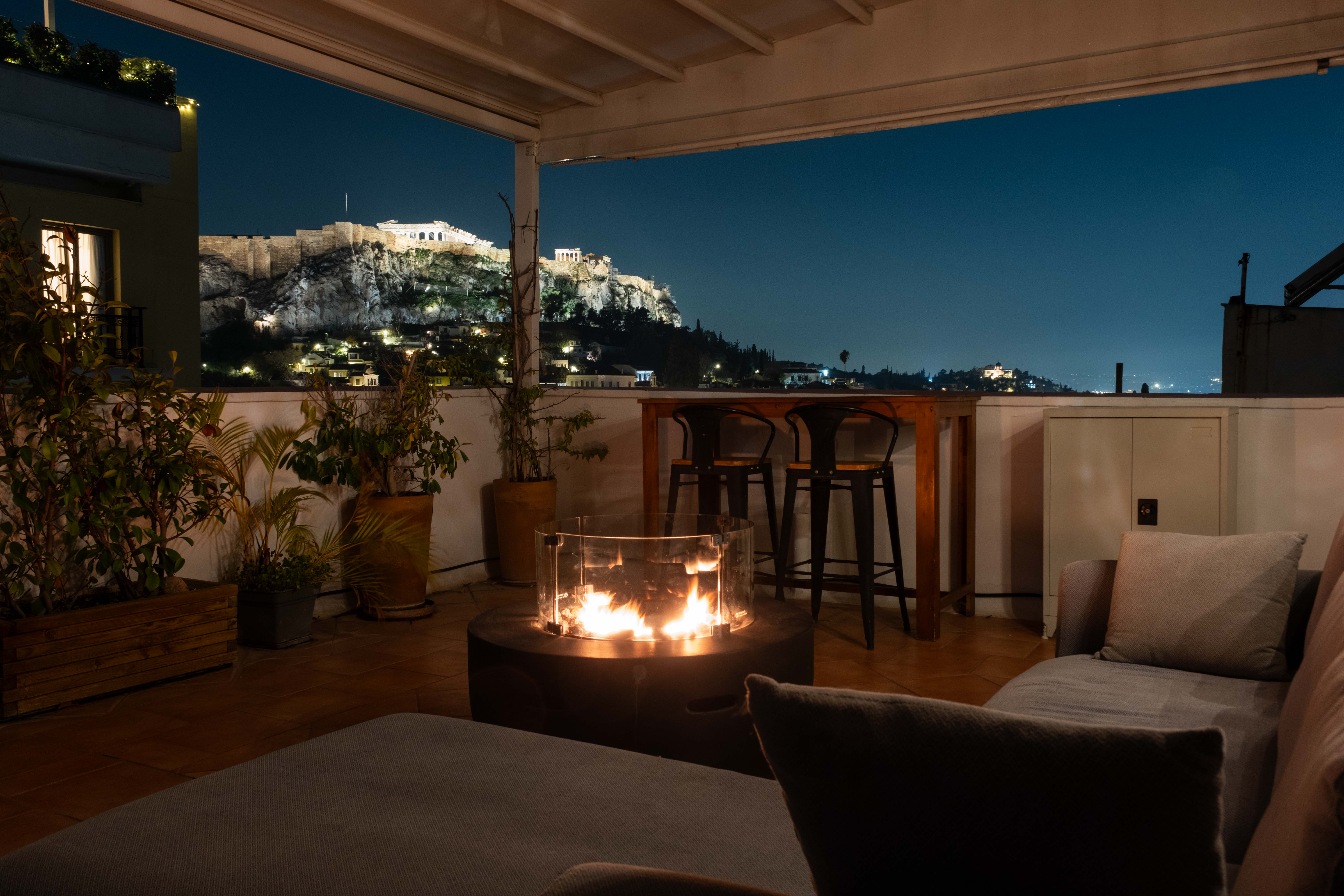 Acropolis stunning view studio in Plaka for 2!