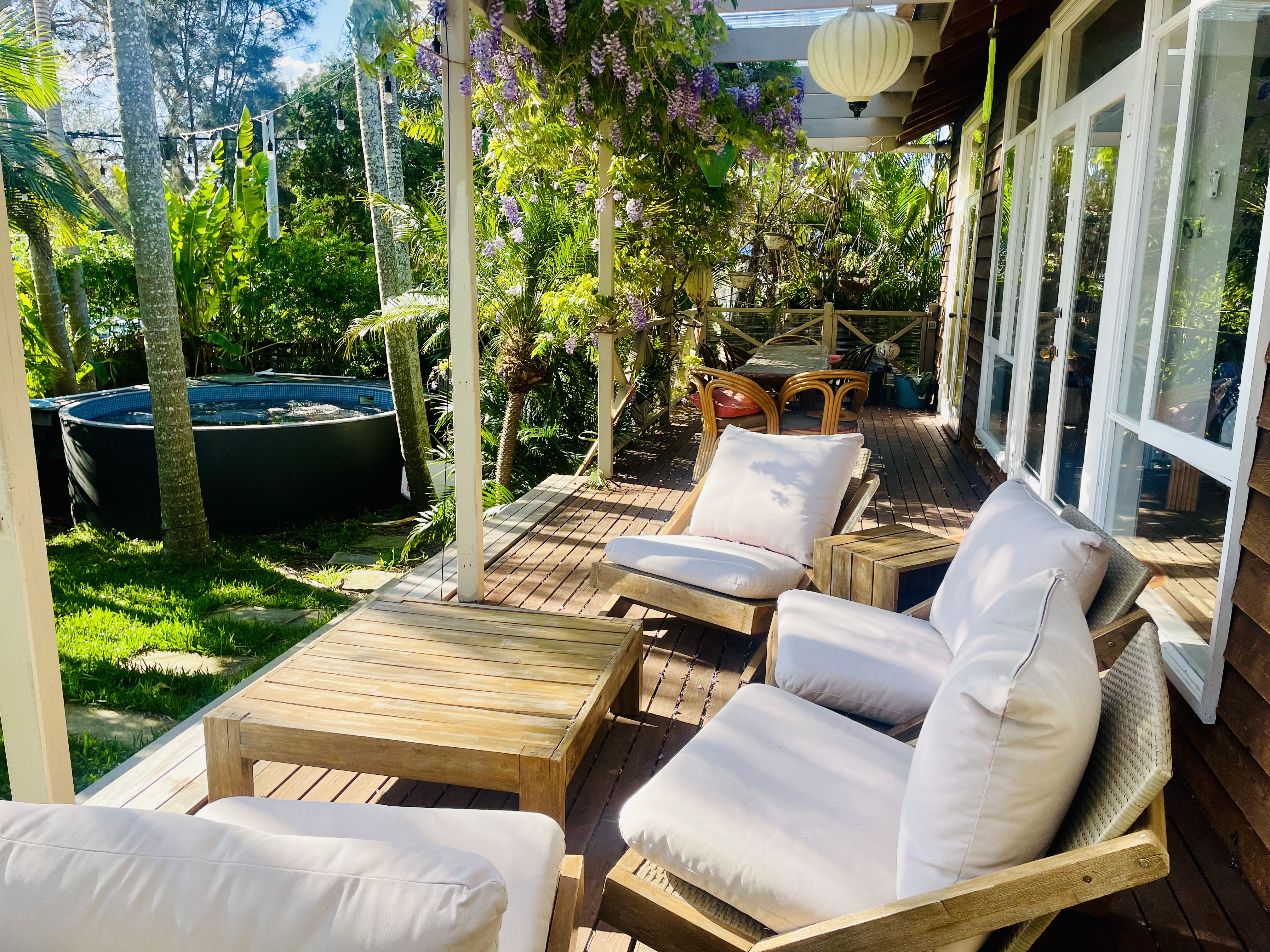 Awesome Location- beautiful funky bungalow