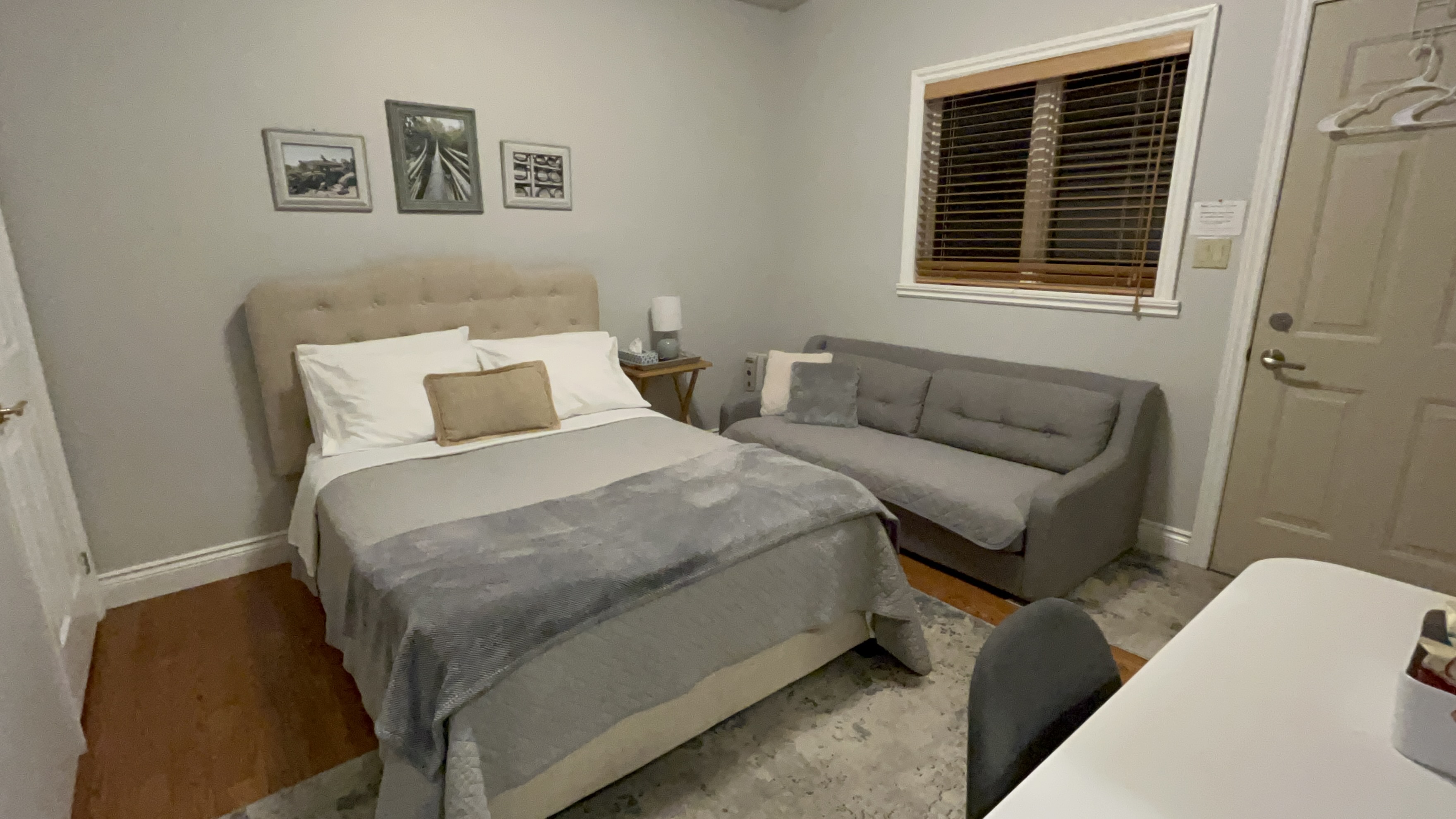Cozy Retreat not shared main floor 2nd picture