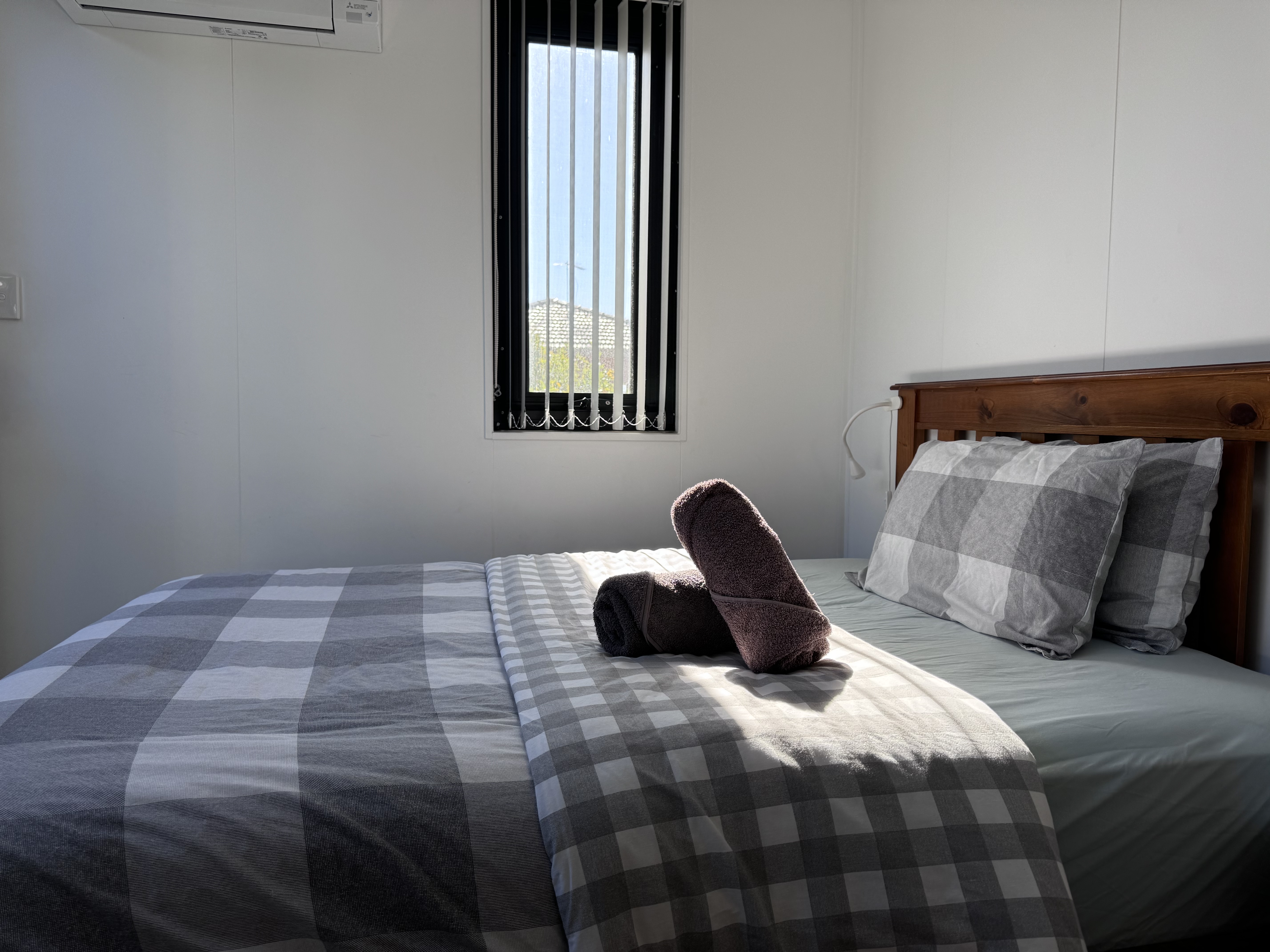Cozy 2 Bedrooms Granny Flat with Parking