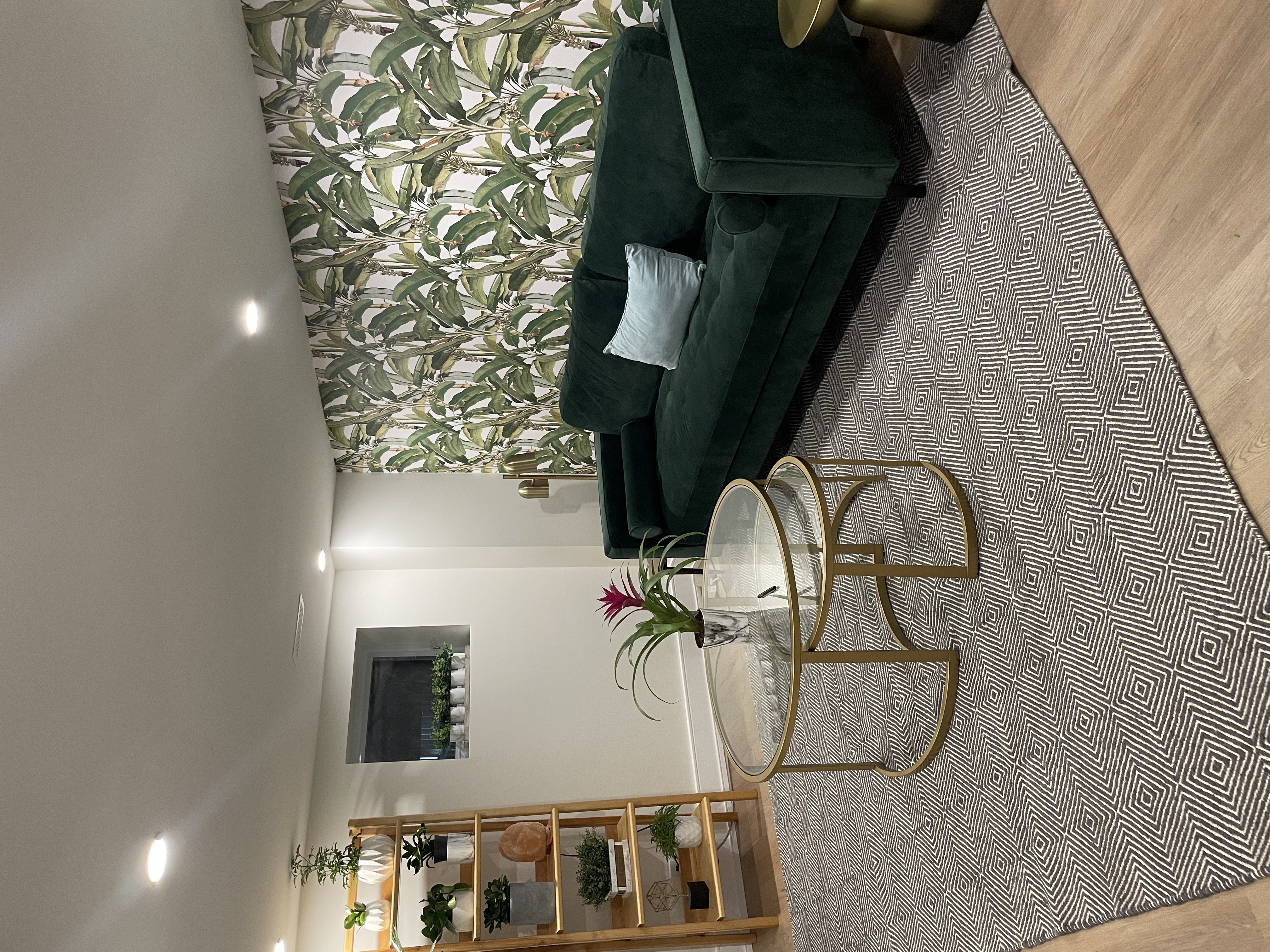 Newly renovated-1 bdrm suite in cute Leslieville