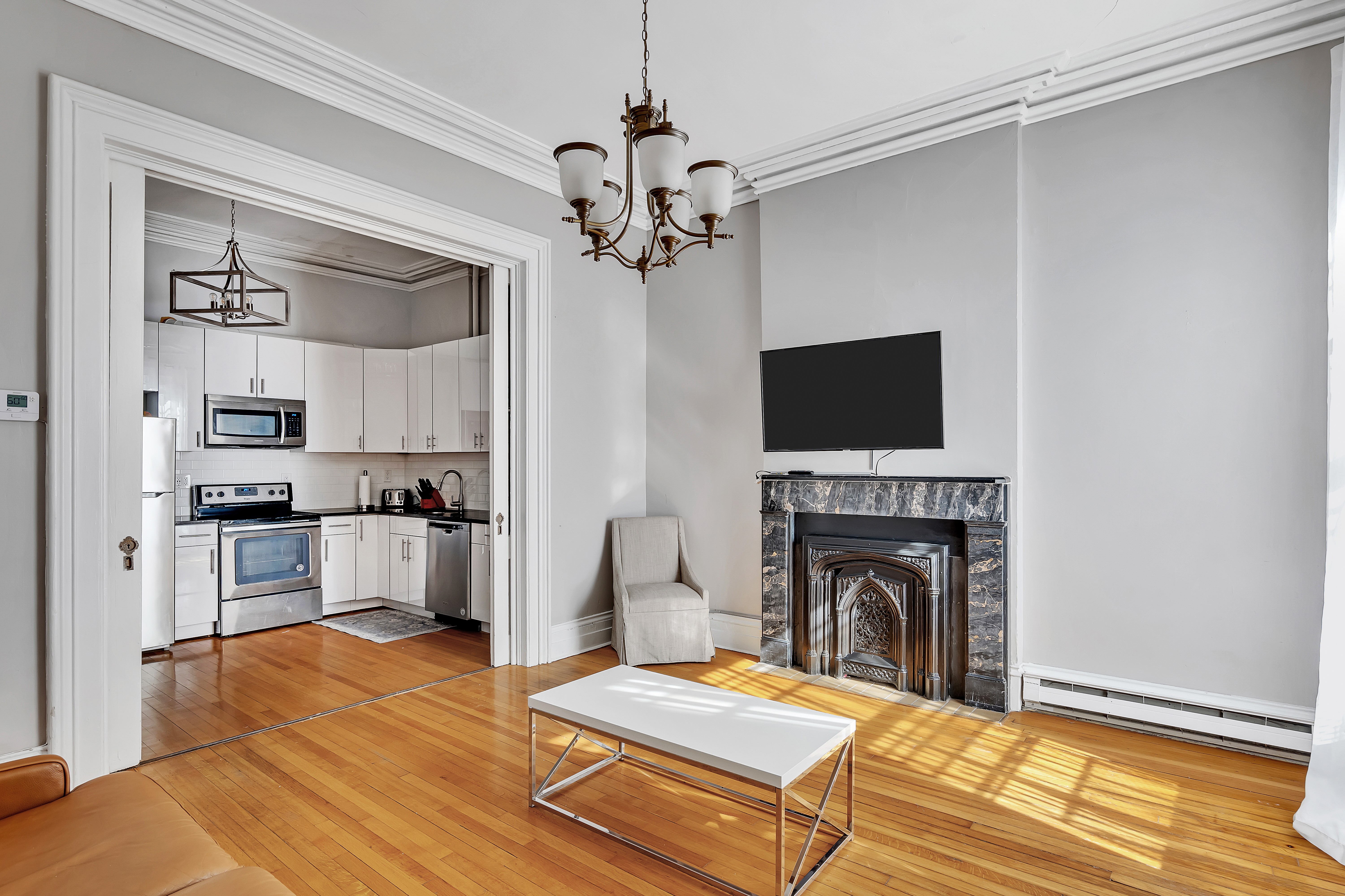 Center Sq 2BR Brownstone | Walk Capitol | Parking in SIXTH WARD, Albany