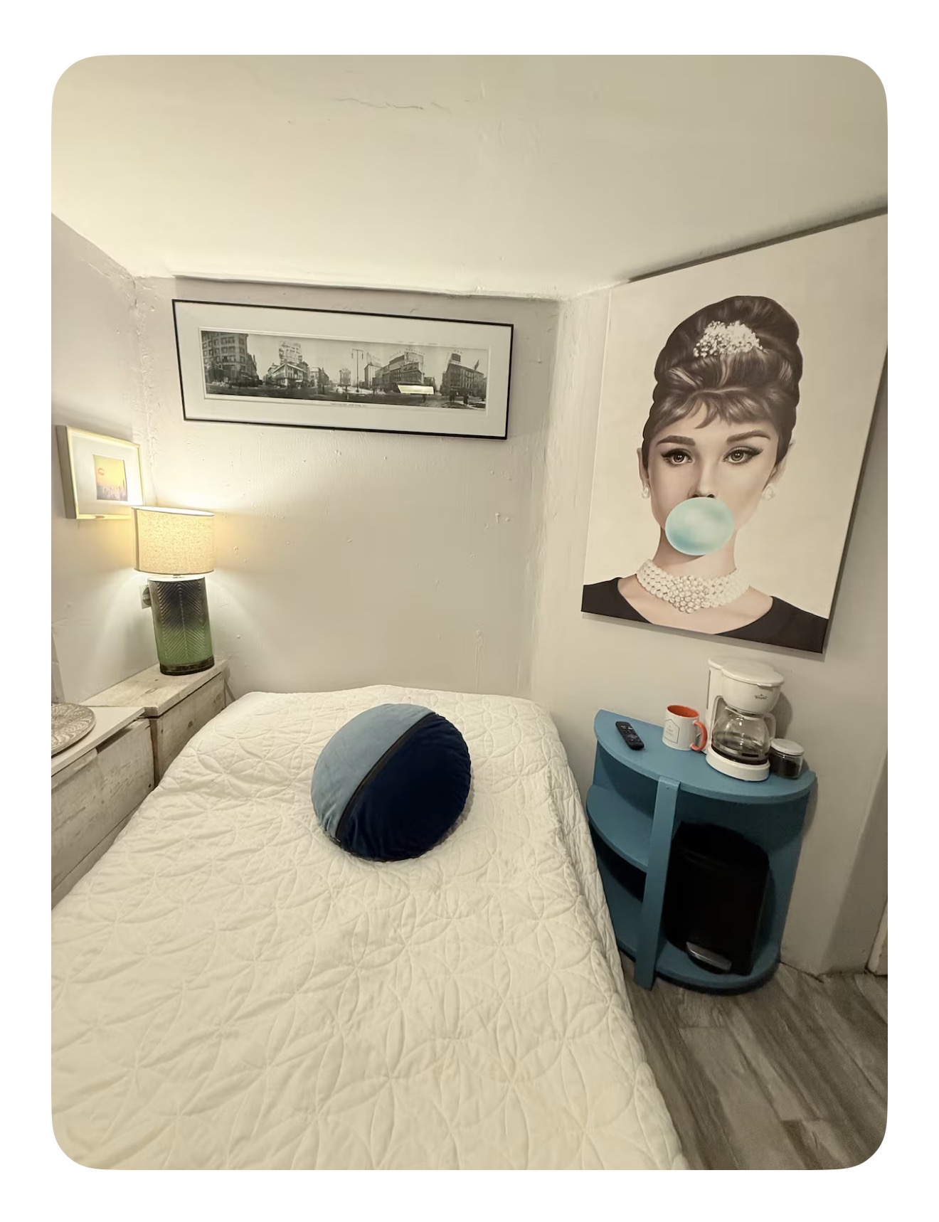 A Tiny Hotel: The Manhattan Room near History