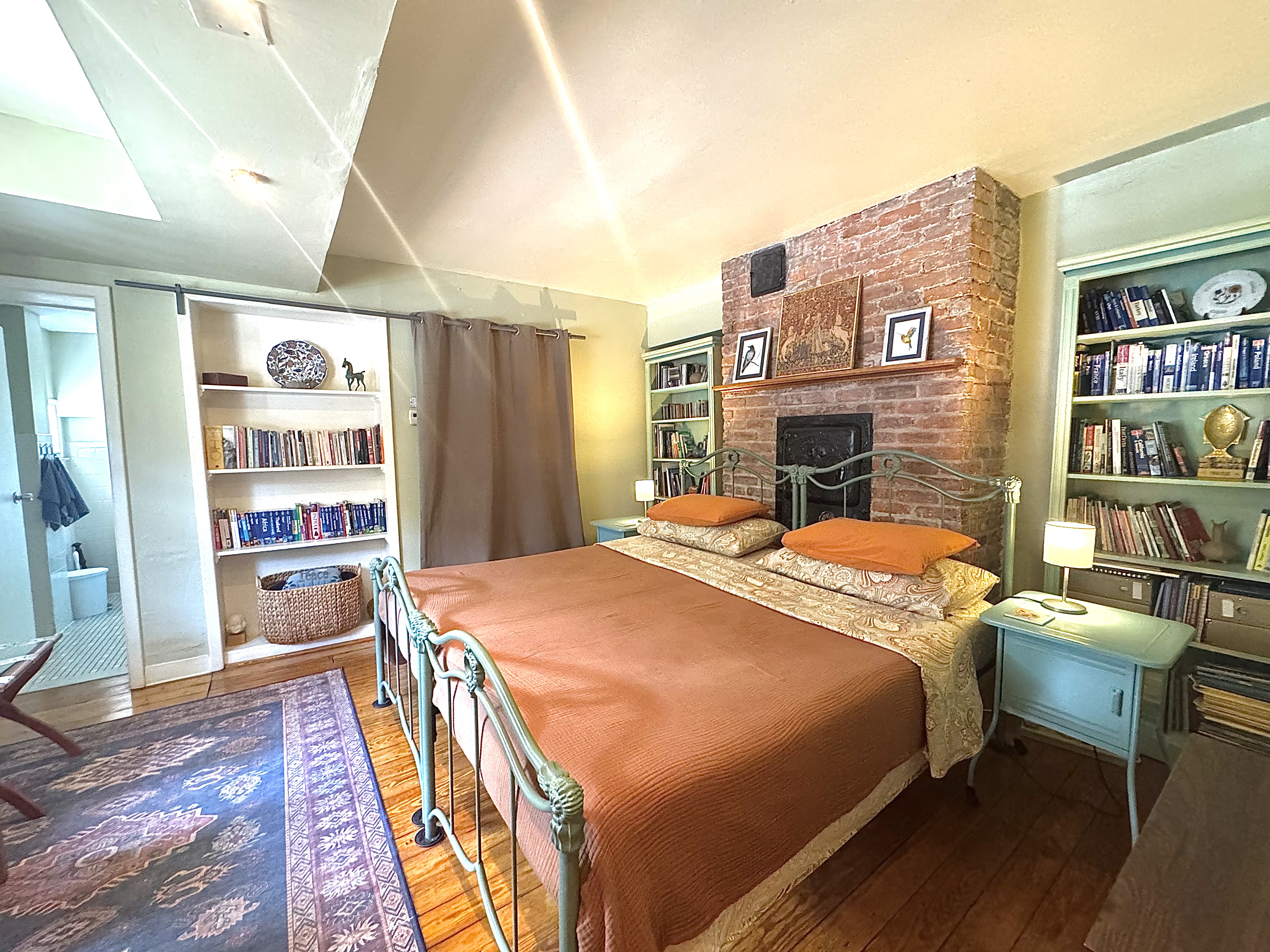 Historic Apt 30 min NYC/World Cup/Newark Airport in Ward F (councilmember Jermaine D. Robinson), Jersey City