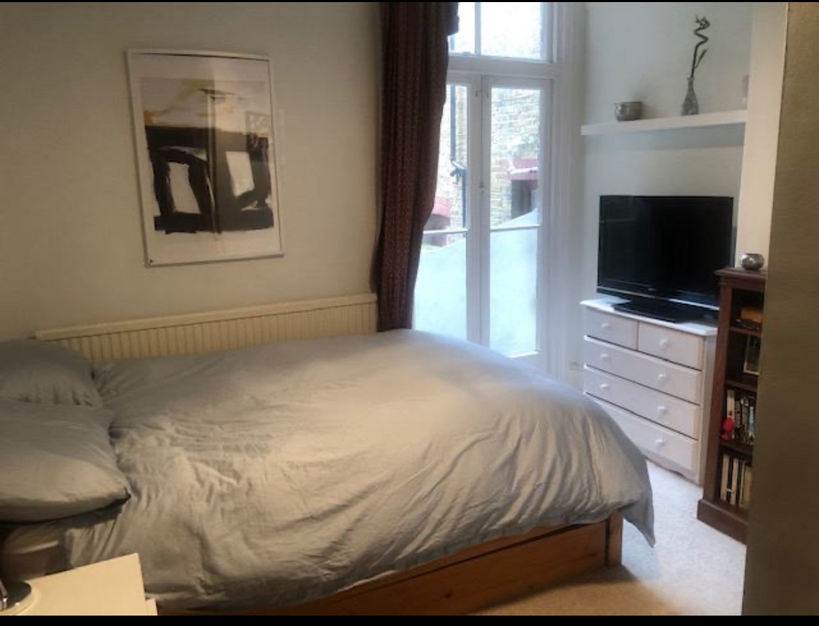Double en-suite 2 minutes from mainline station. in Lambeth, London