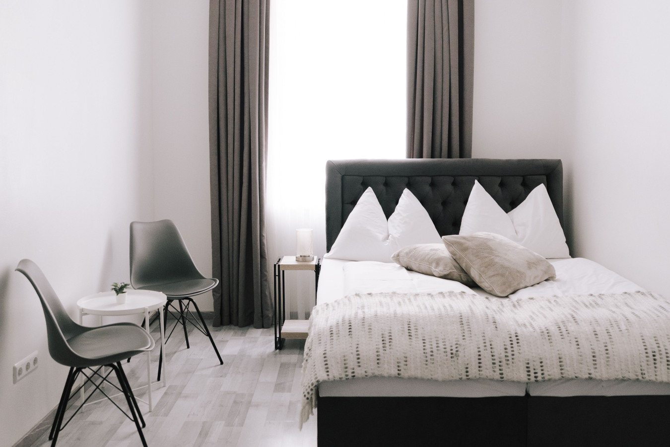 Modern Studio, Fast Transit, Smart TV