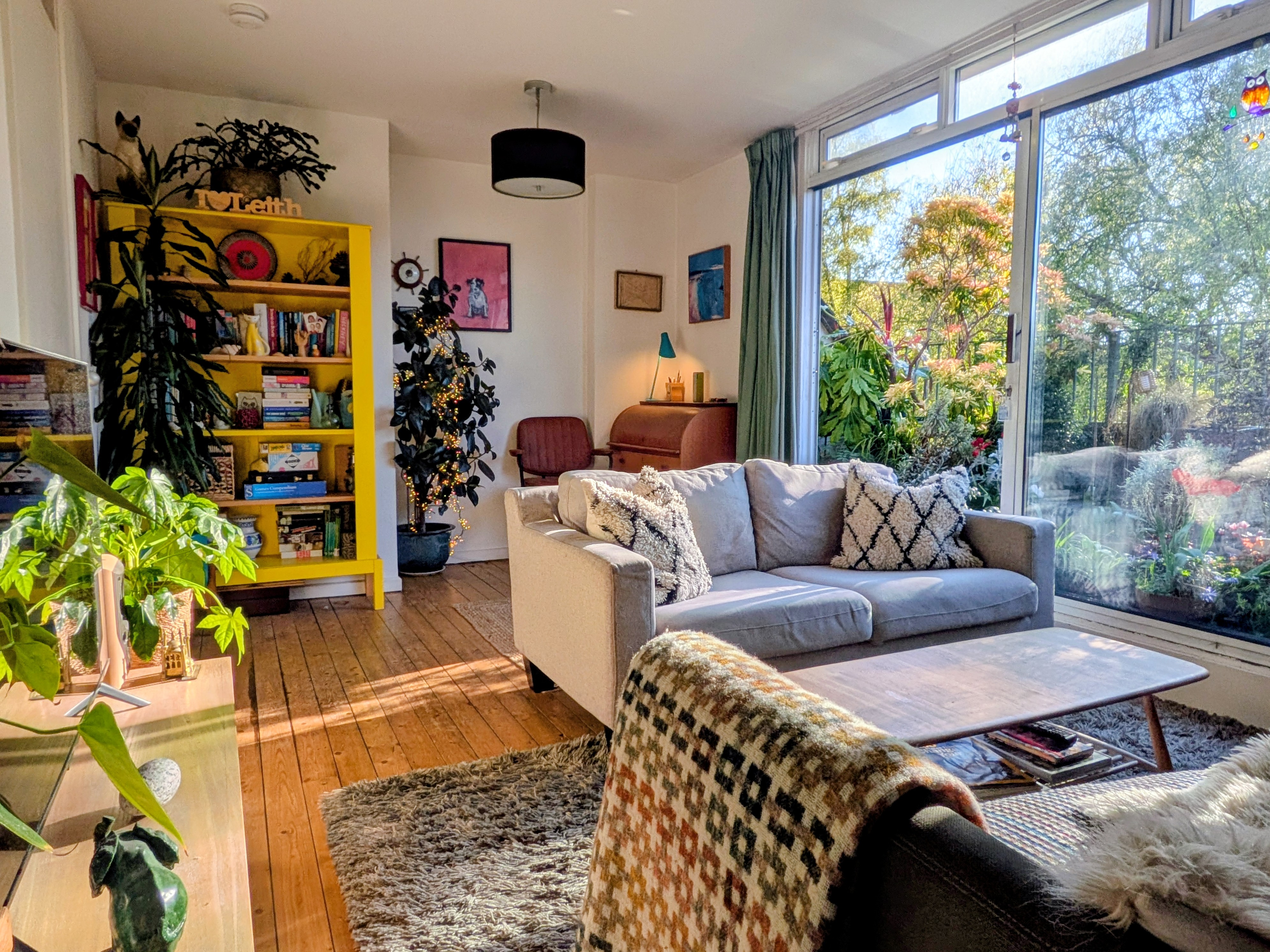 3 bedroom balcony flat in Easter Road and Hawkhill Avenue, Edinburgh