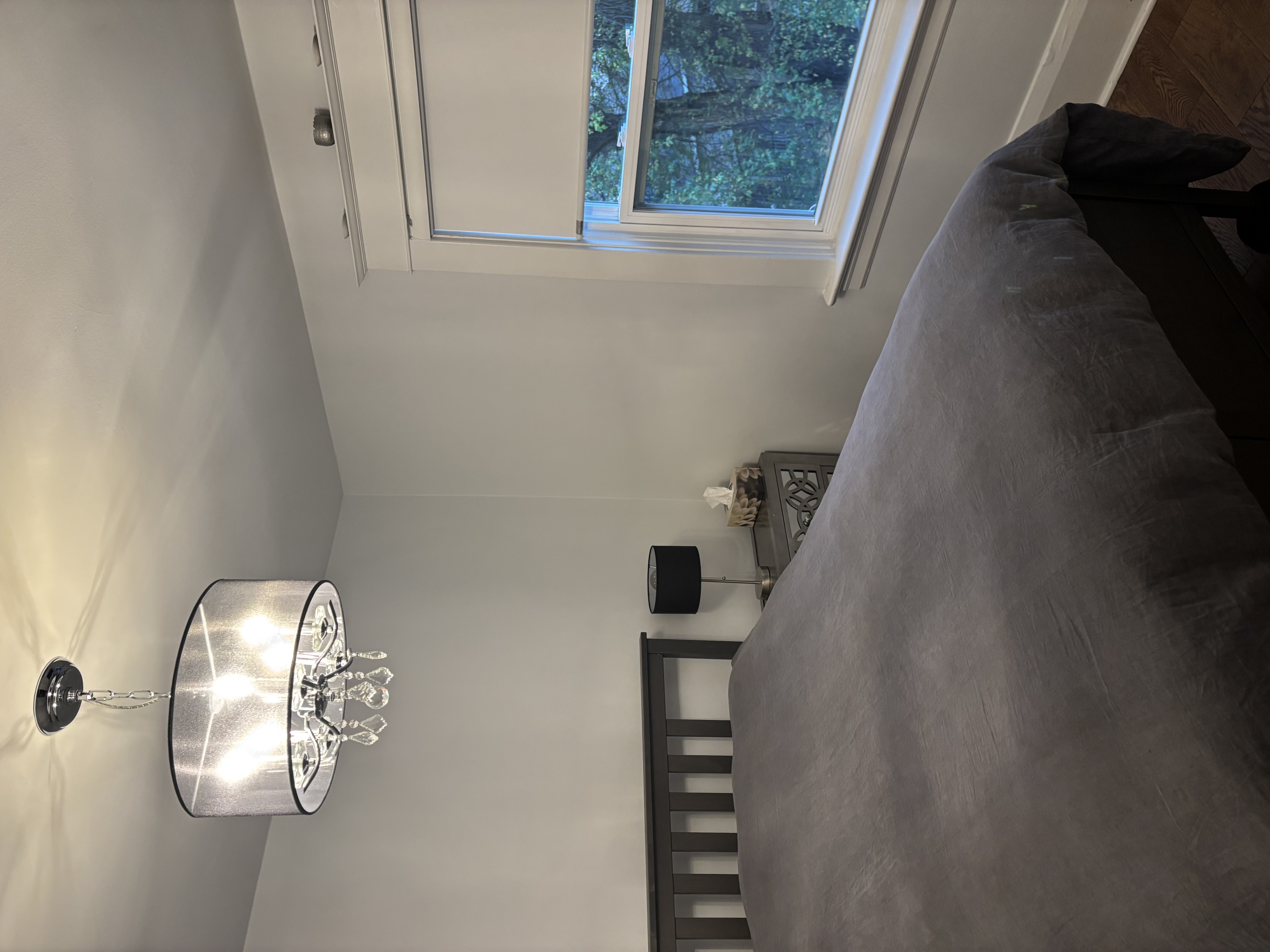 *Quiet private room - walk to Airport & City Train