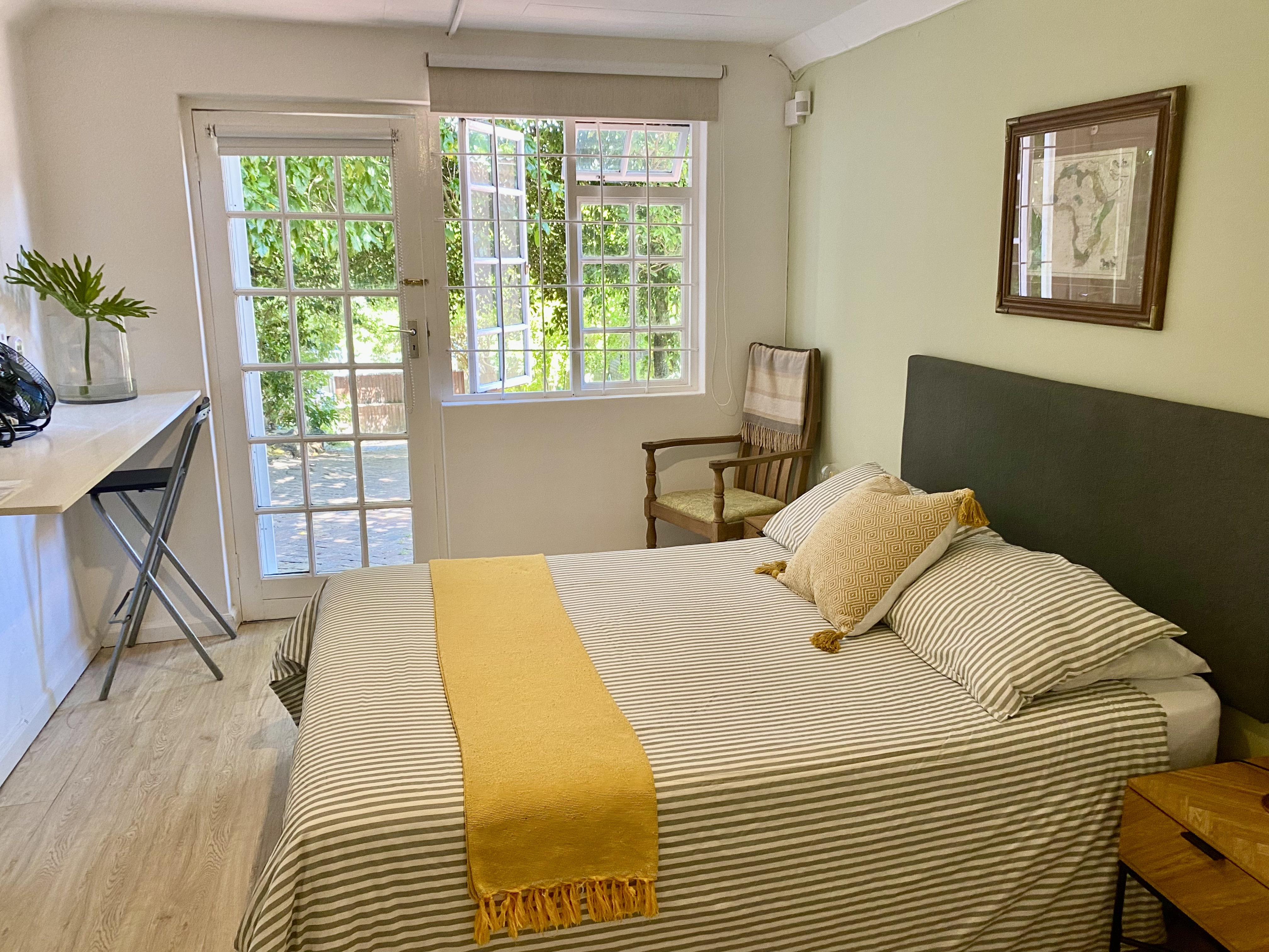 Separate Hout Bay Garden Studio Apartment & Patio