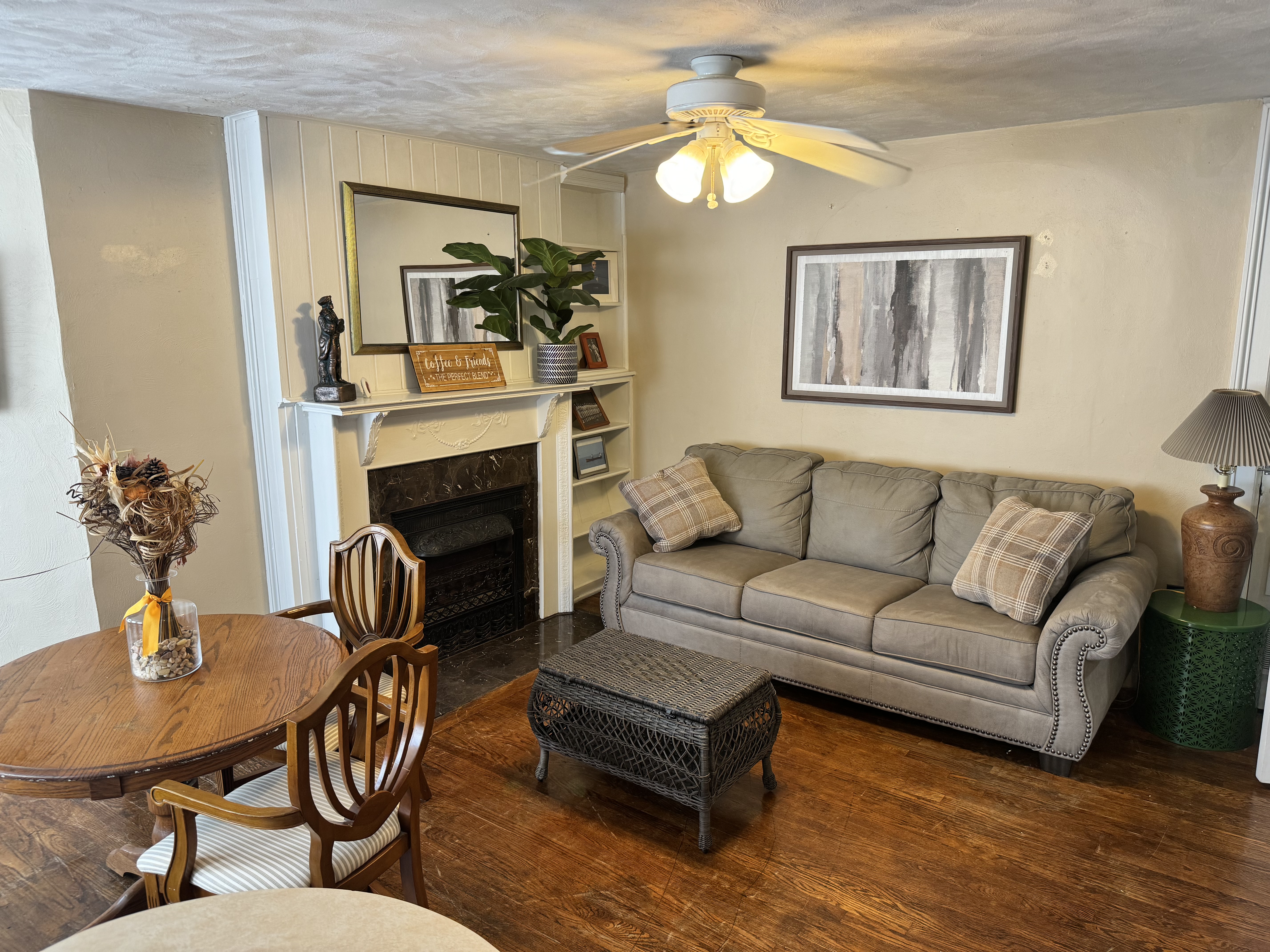 Summer Getaway - Apt 4 - sleeps 4  @ 56 Central