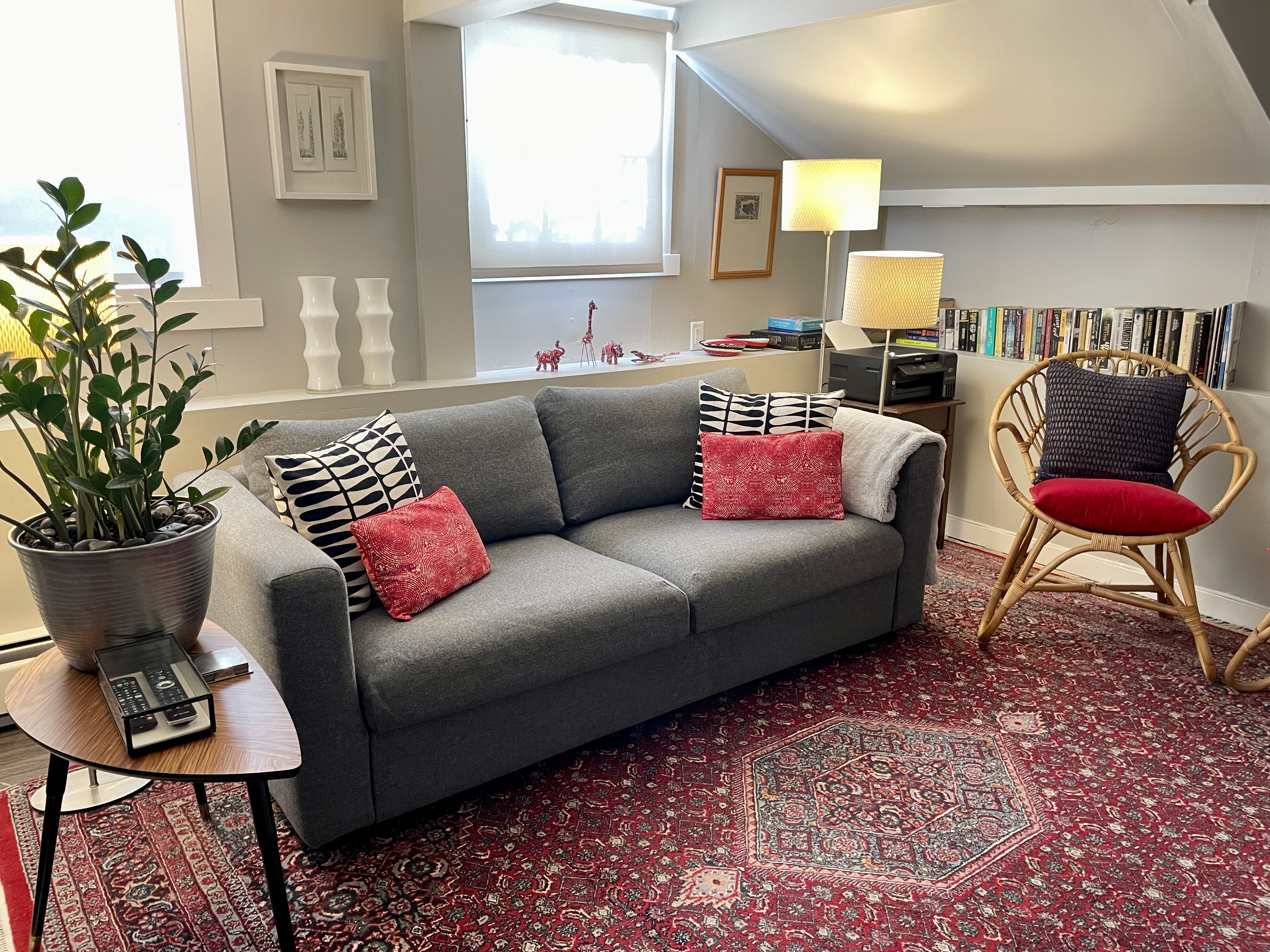 Bright and Cozy Suite in 1912 Kitsilano Home